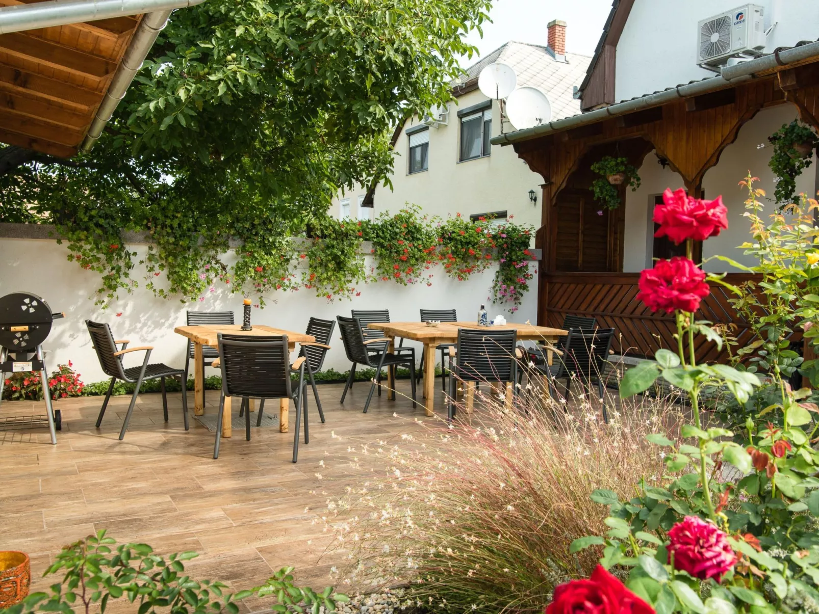 Mit Swimmingpool für 10 Personen-Buiten