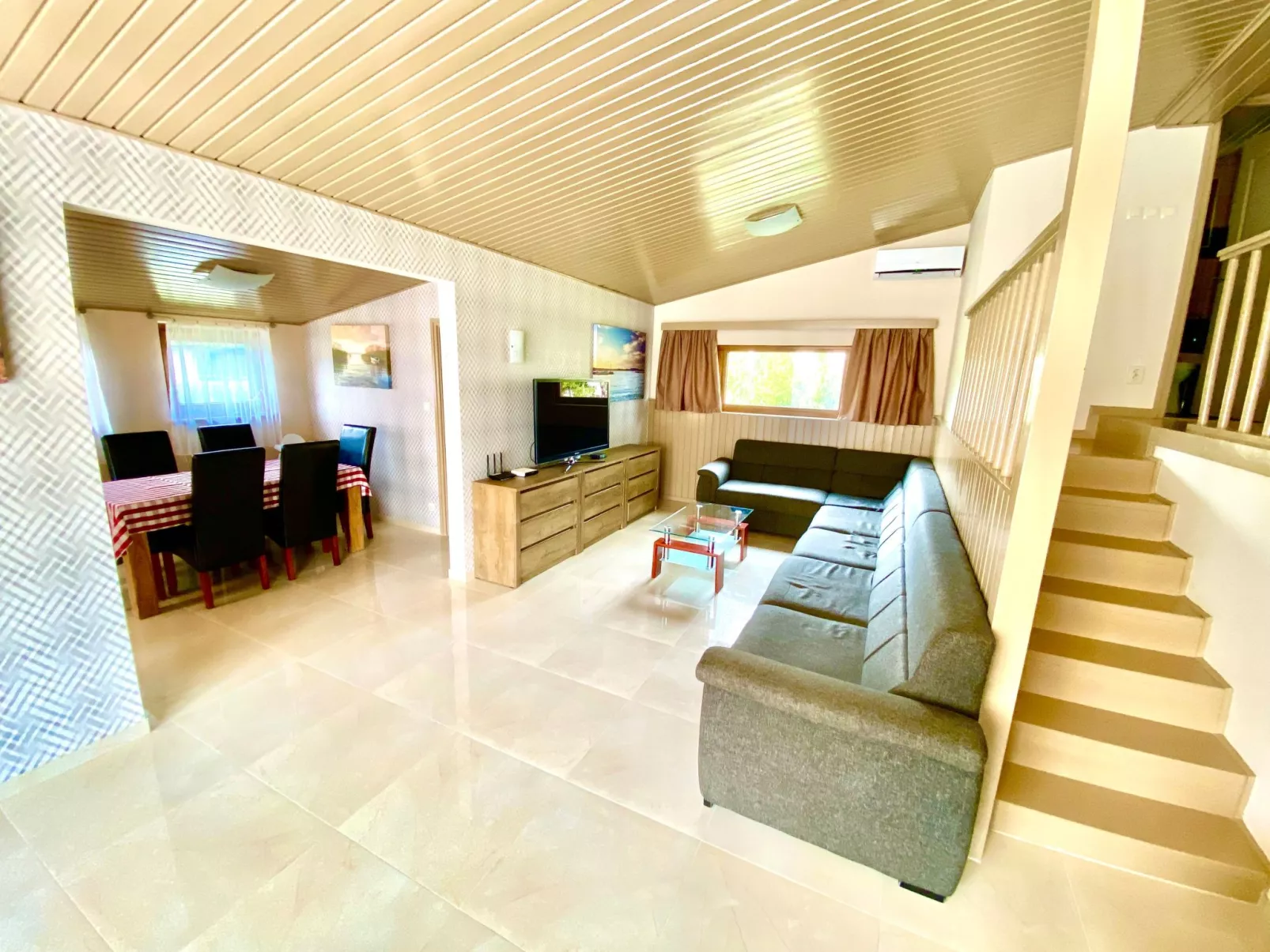 Großes Ferienhaus in Siófok mit Privatem Pool-Binnen