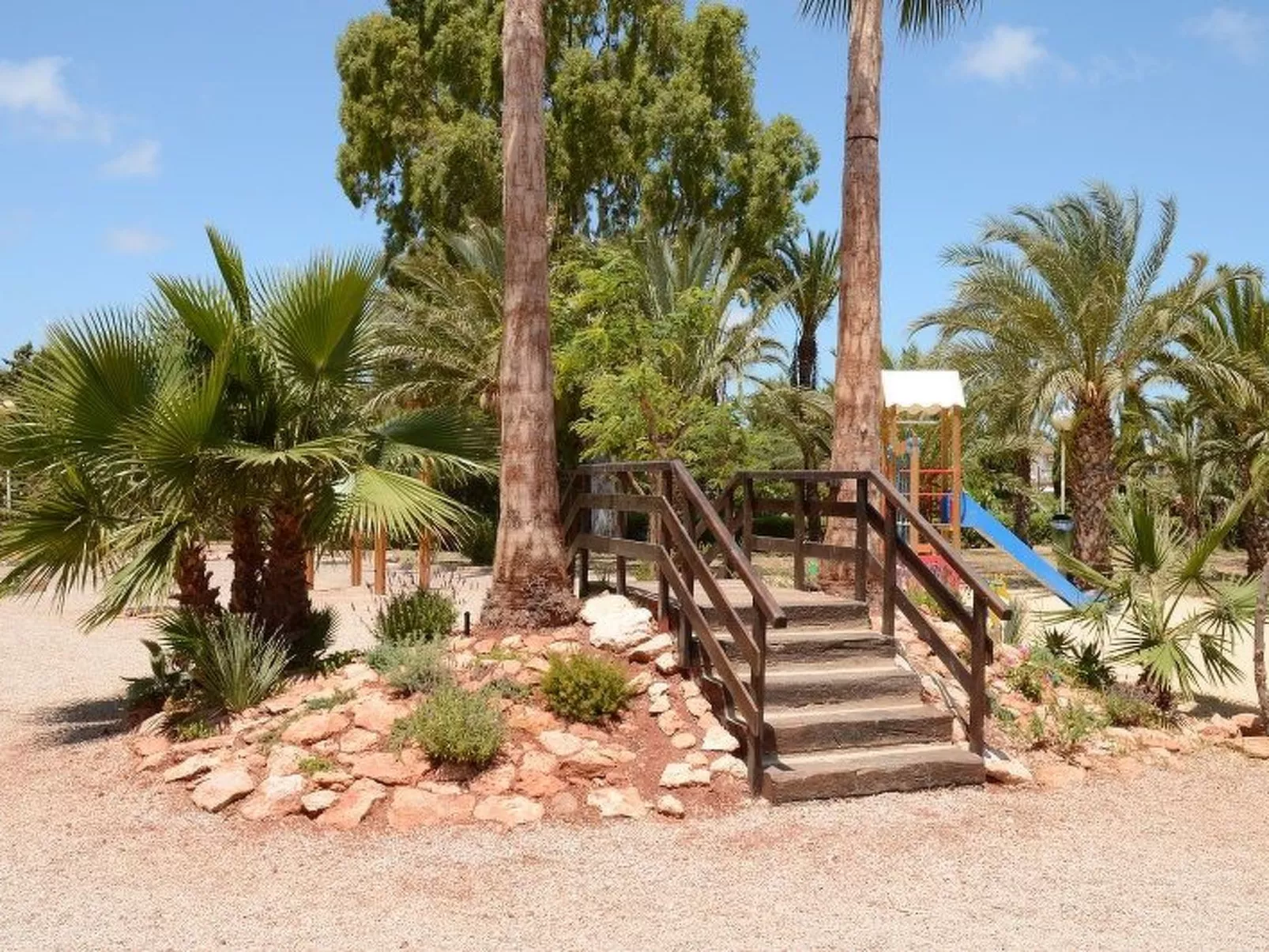 Studio-Appartement mit Terrasse-Image-tags.info