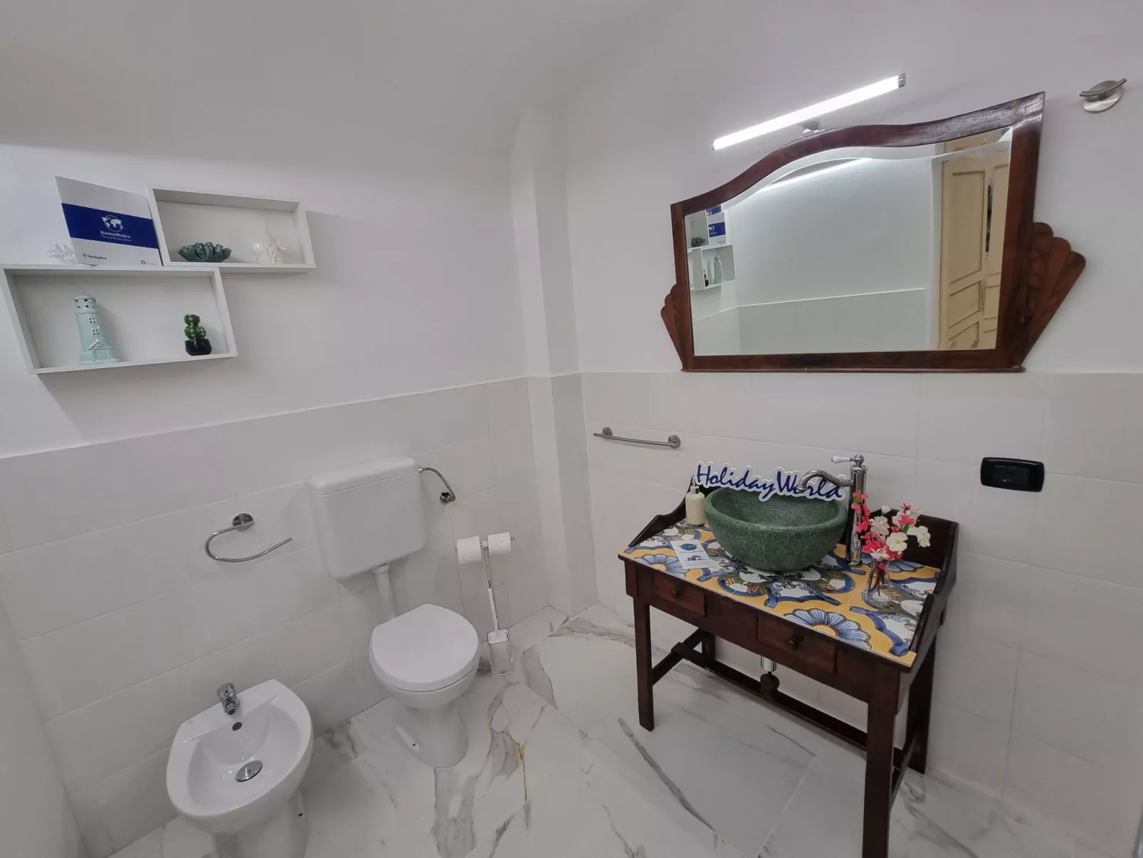 Donna Lidia von Holiday World-Image-tags.info