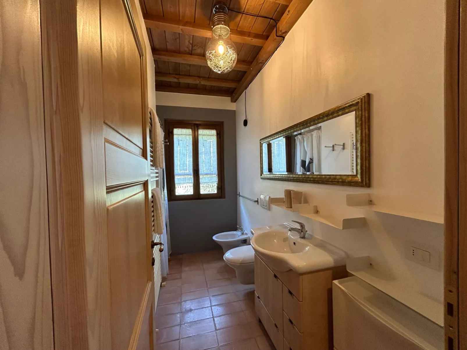 Wohnung mit Privatparkplatz-Binnen