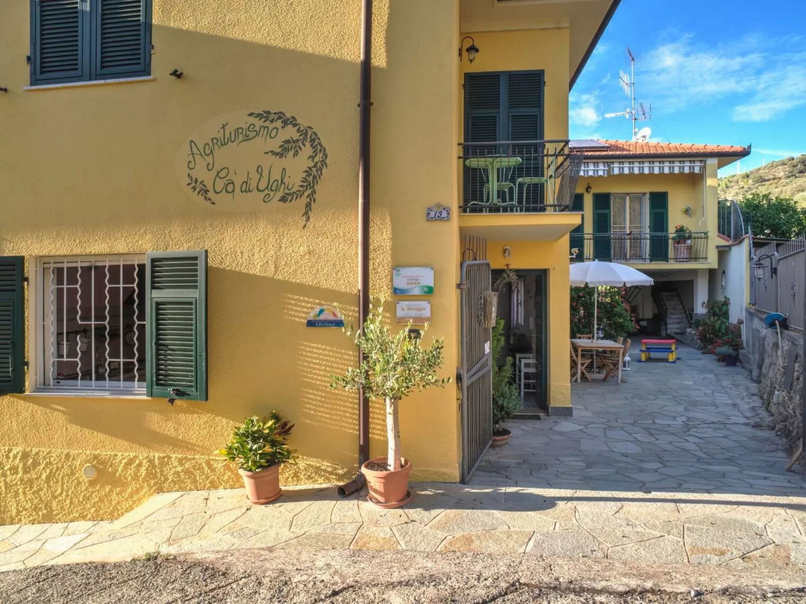 In Diano San Pietro-Buiten