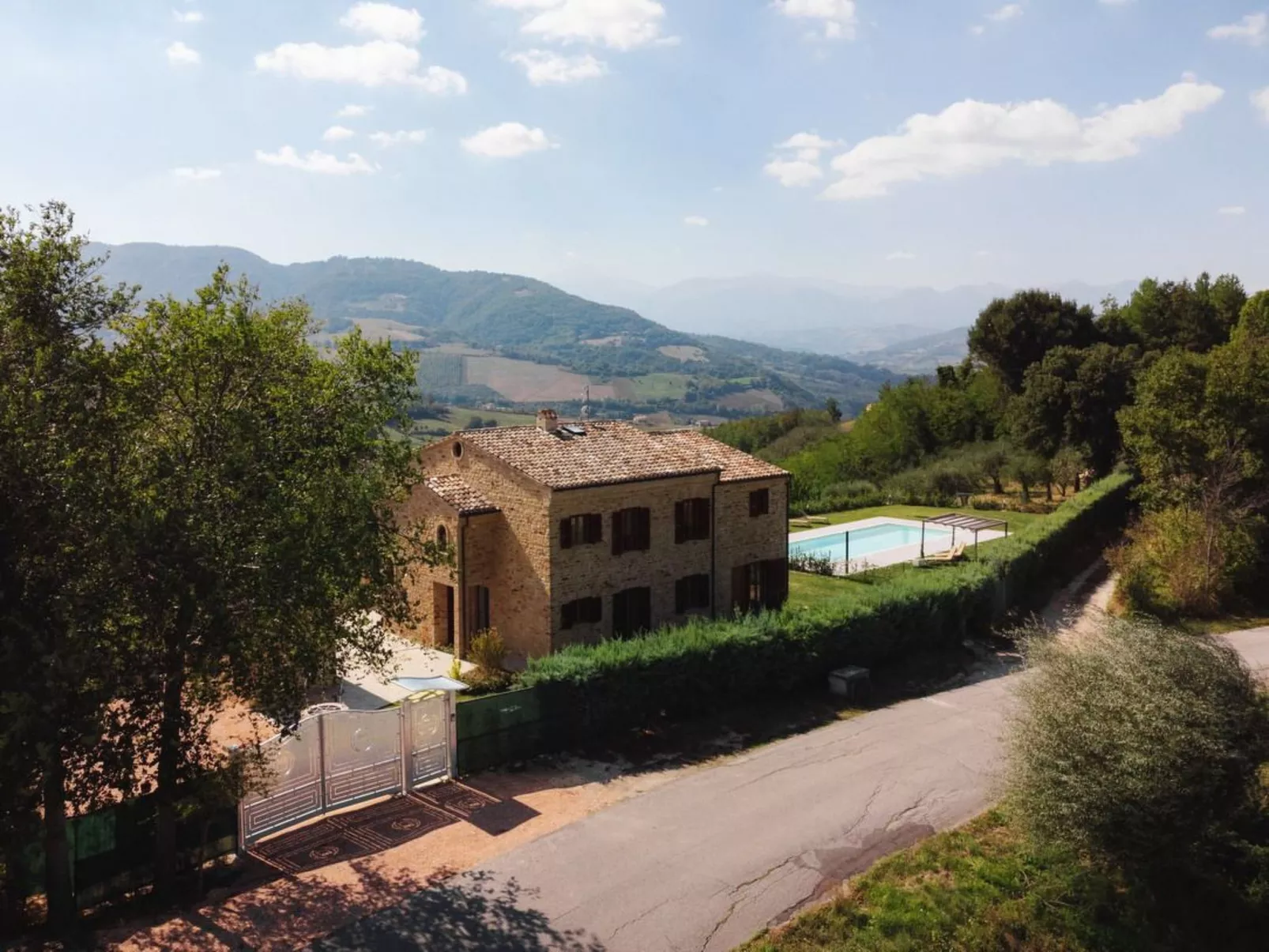 Luxuriöse und erschwingliche Villa mit privatem Pool-Buiten