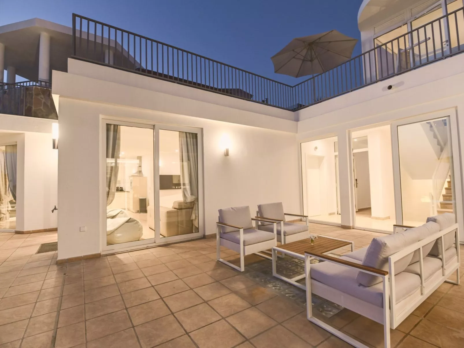 In Adeje mit privatem Pool-Binnen