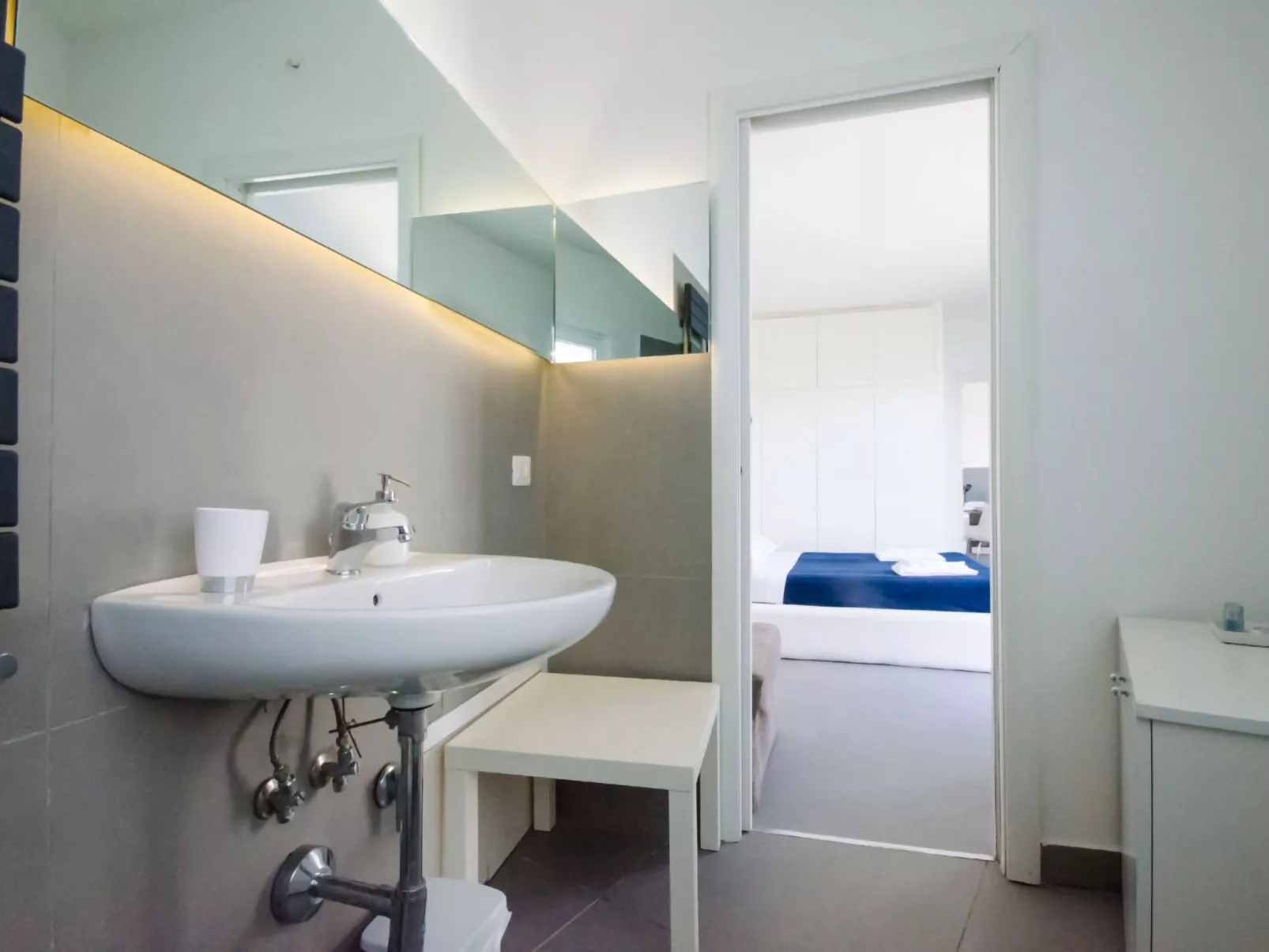 Wohnung mit Meerblick, Balkon und Pool-Image-tags.info