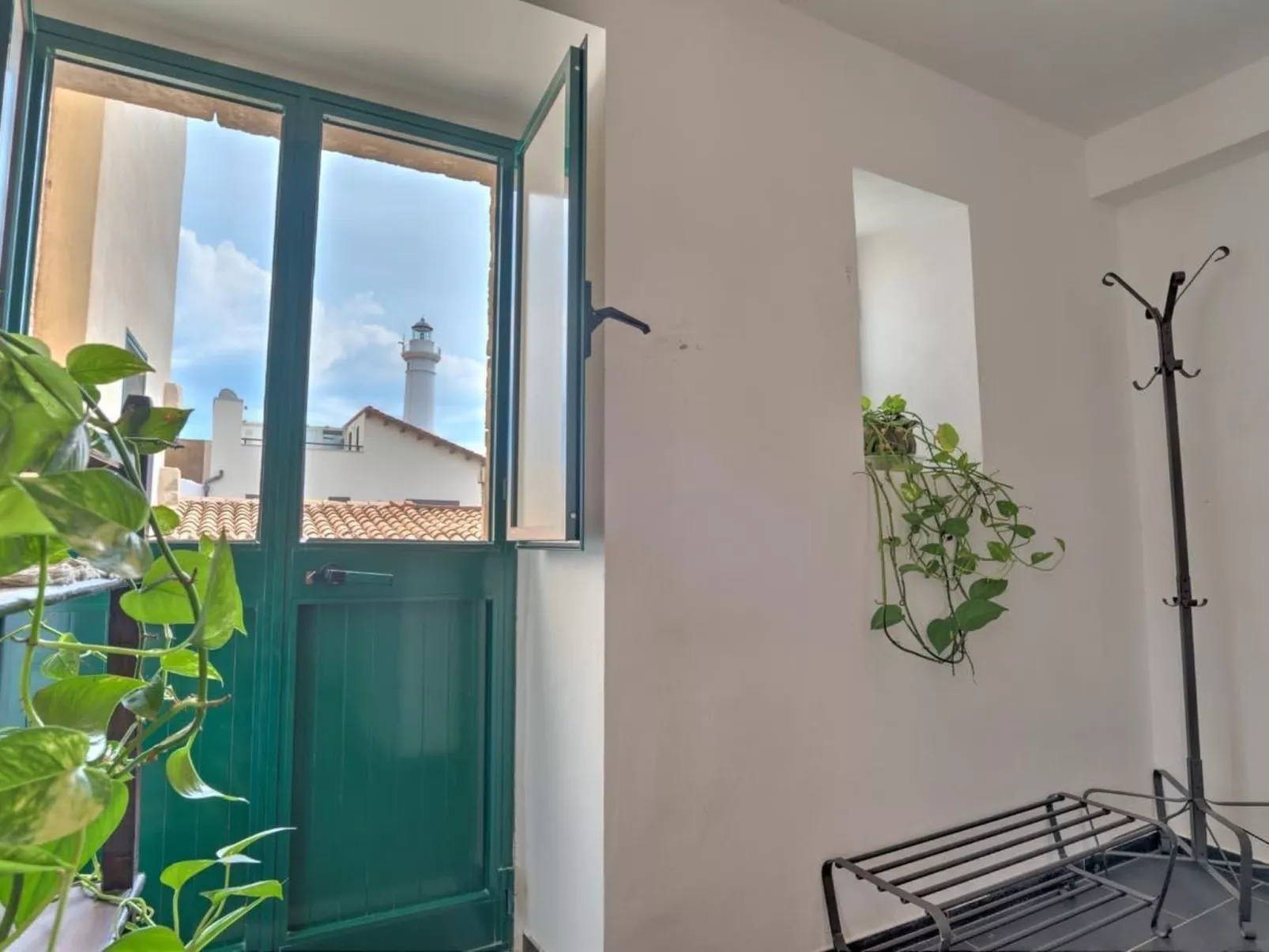 Agamennone, Wohnung 20 Meter vom Meer entfernt mit einer möblierten Terrasse.-Binnen