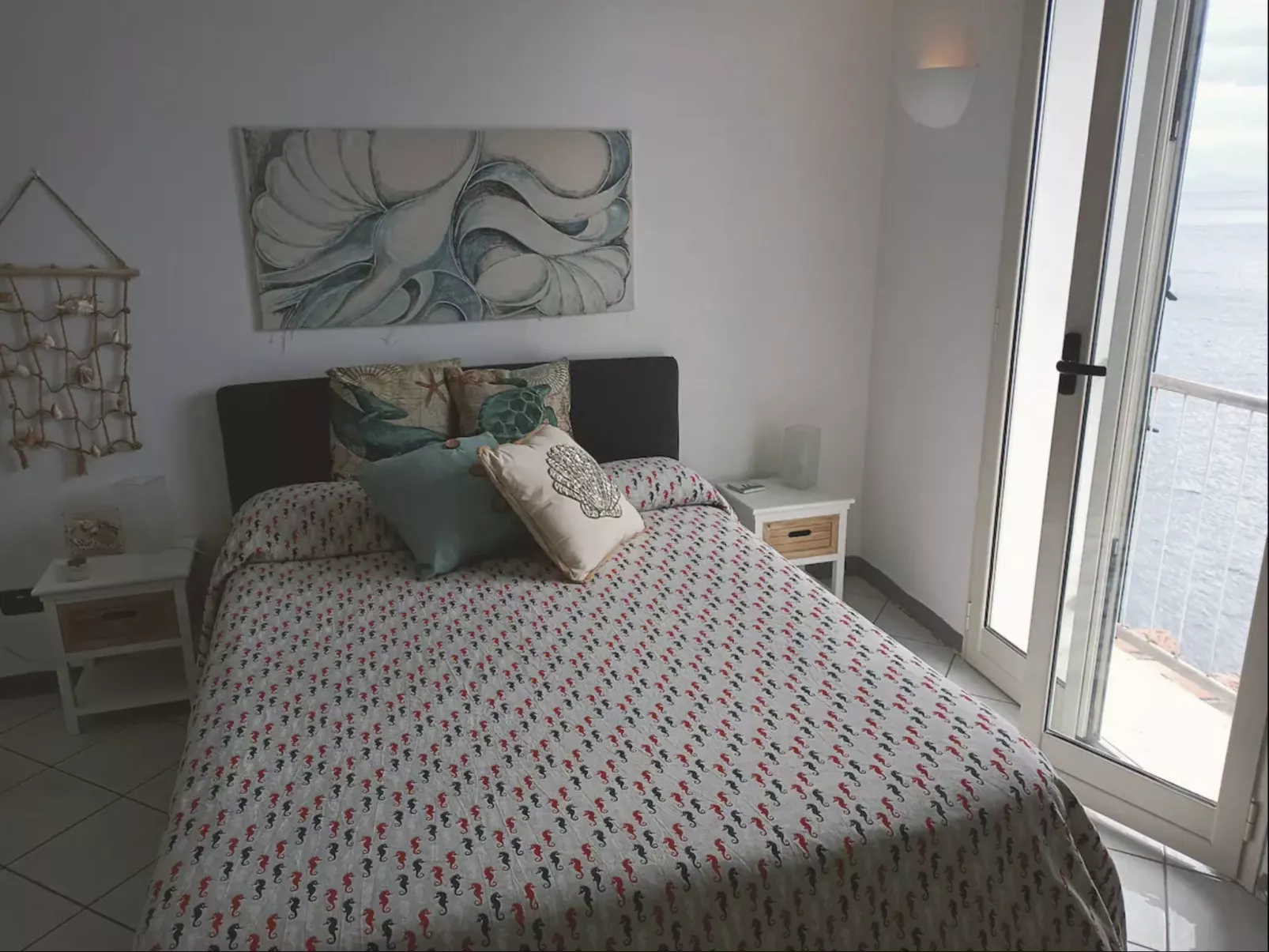 Villa auf einer natürlichen Klippe mit Blick auf das Meer, nur wenige Schritte-Binnen