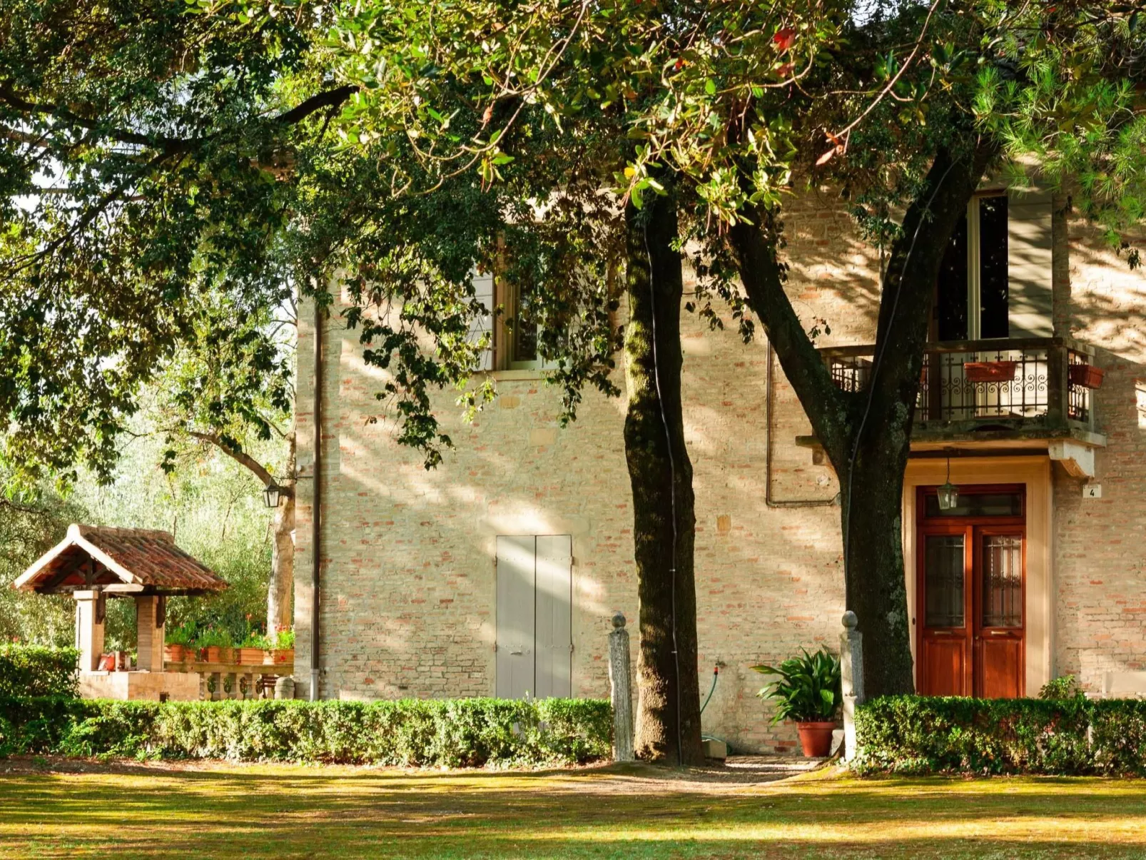 Drei-Zimmer-Panorama-Wohnung mit Terrasse und Sommerpool-Buiten