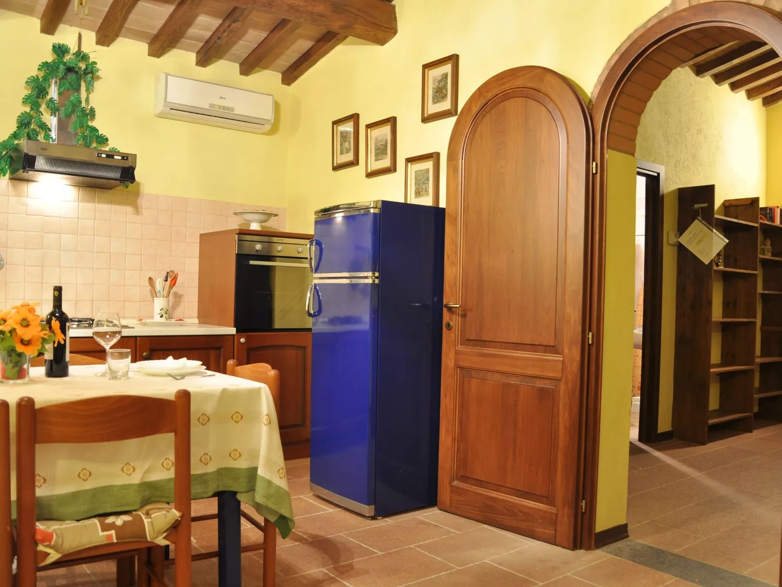 Pfirsichhaus mit Schwimmbad, Jacuzzi und privatem Garten-Binnen