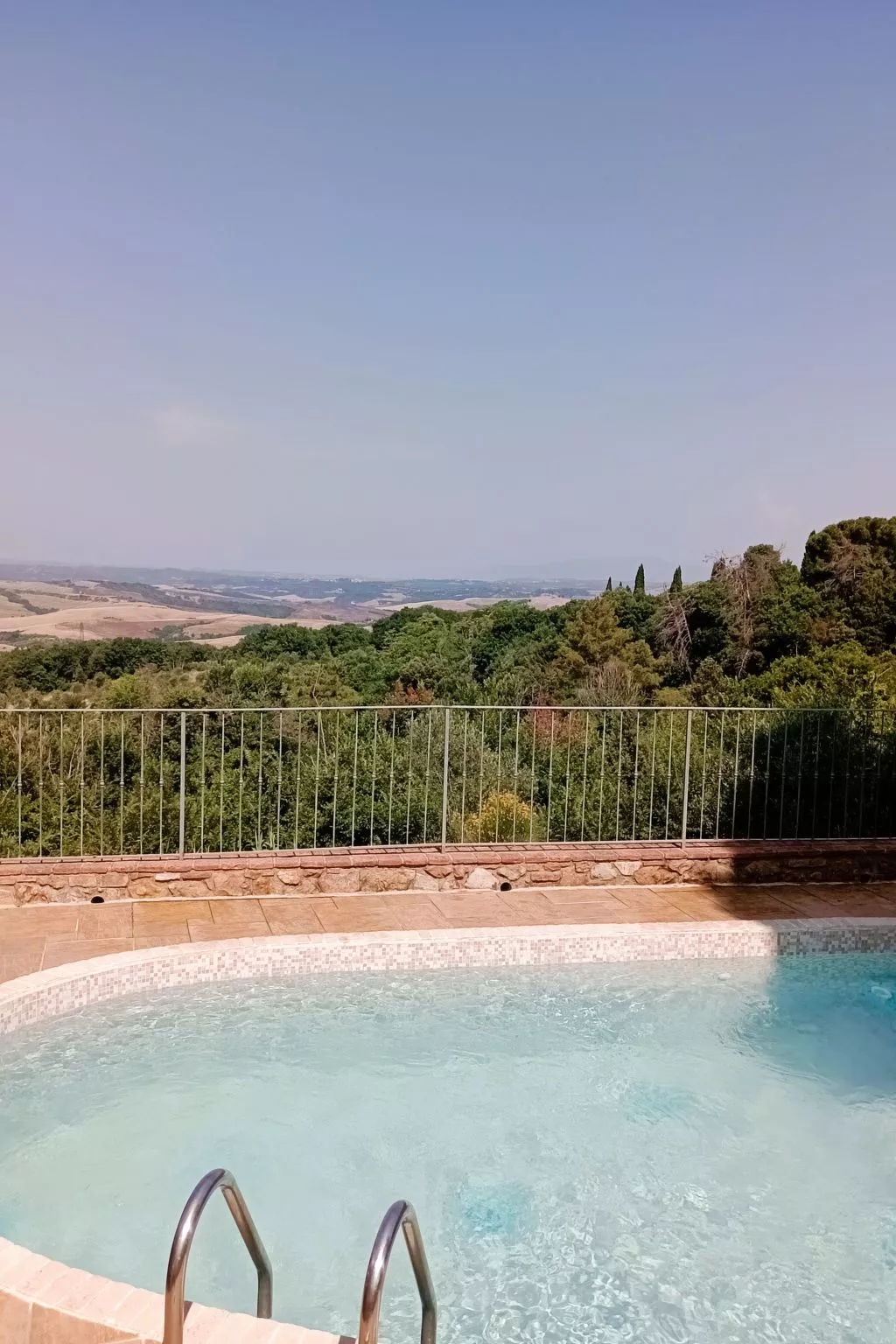 Vier-Zimmer-Wohnung 3 Bäder mit Schwimmbad zur alleinigen Nutzung-Buiten