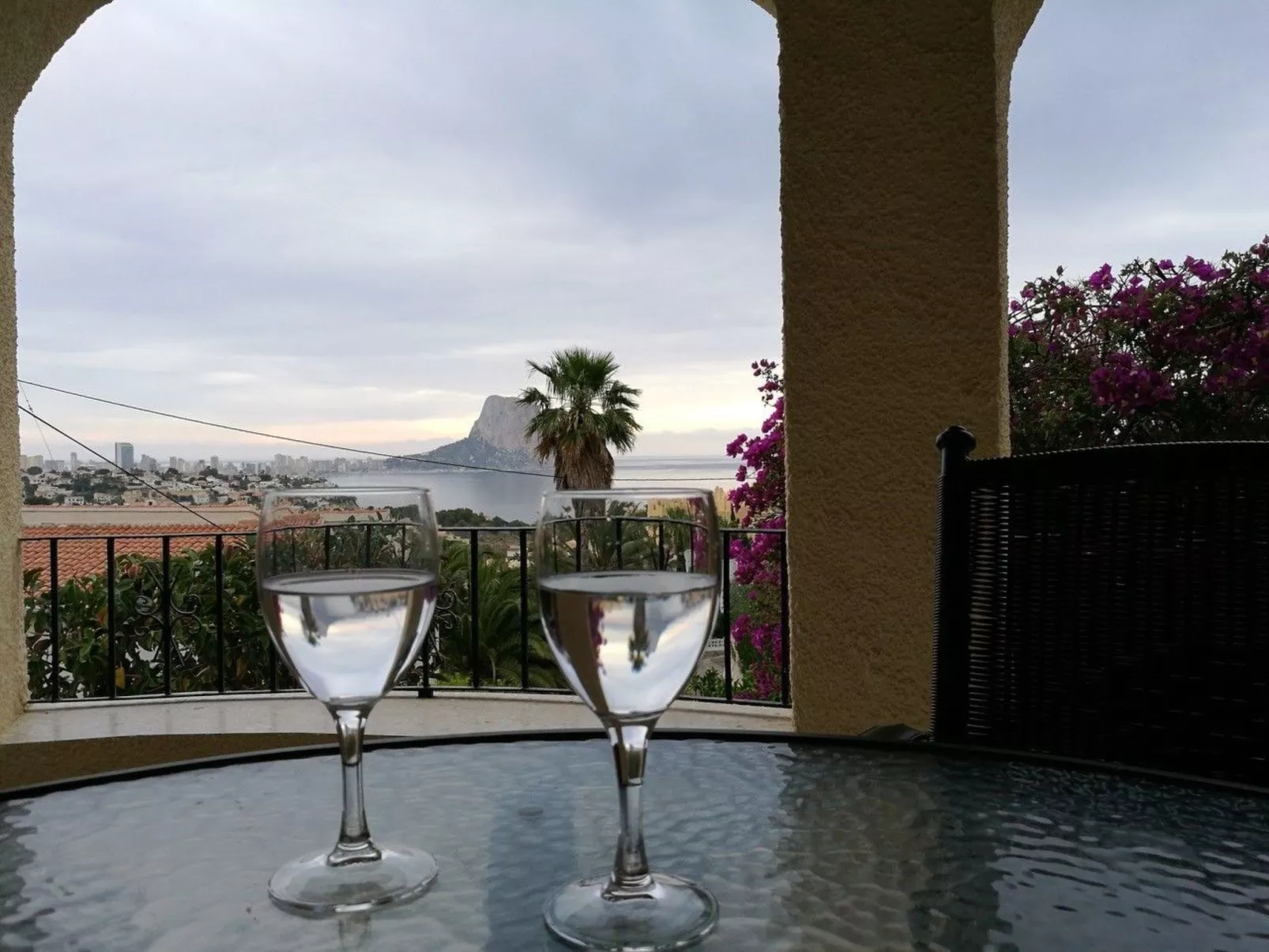 Mit privatem Pool und Meerblick-Binnen