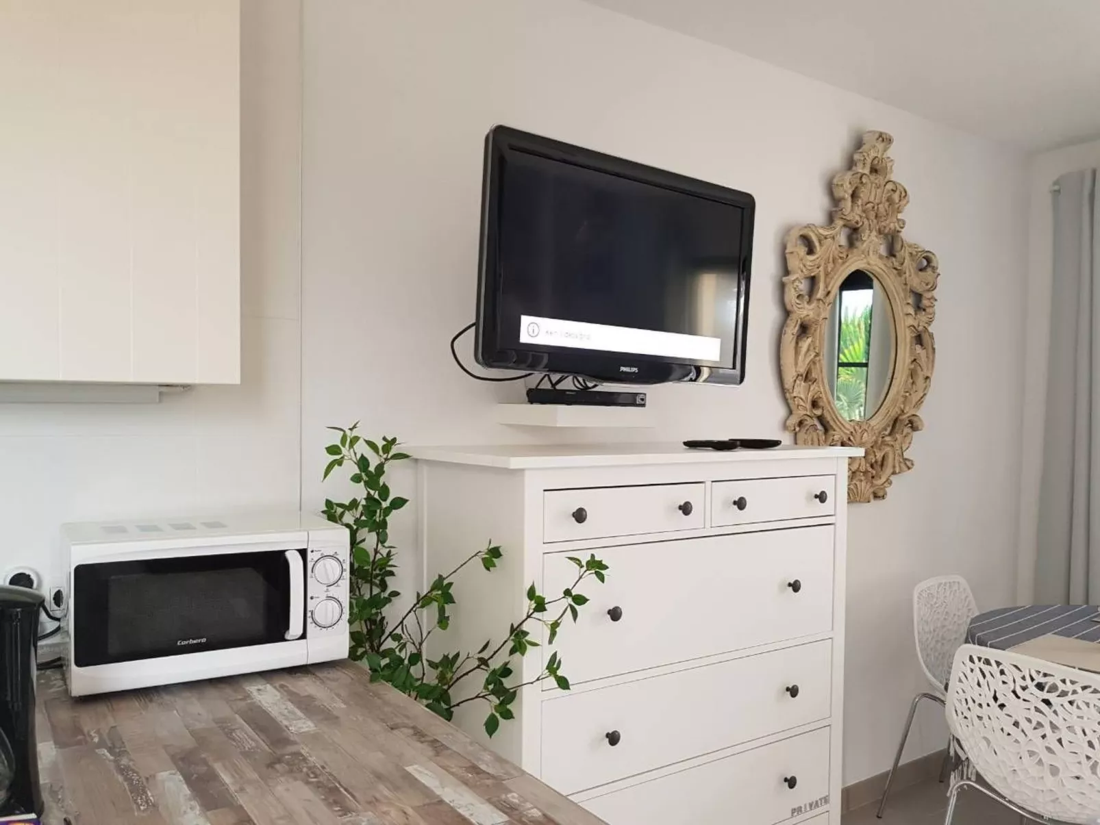 Komfortable Wohnung, Wifi, am Pool-Binnen