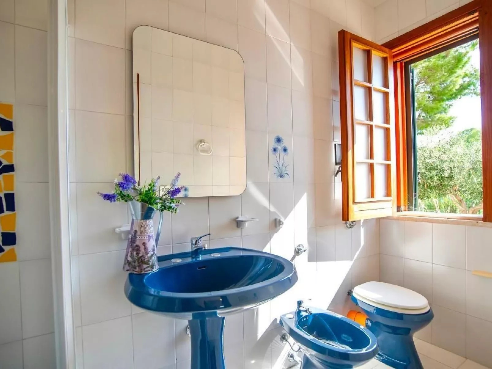 Ferienvilla "La Vela" mit Blick auf das Wasser-Image-tags.info