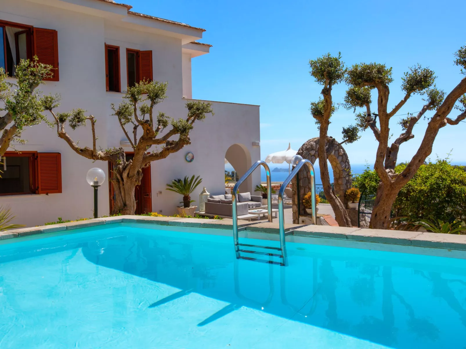 Haus in Sirenuse mit Panoramaterrasse-Buiten