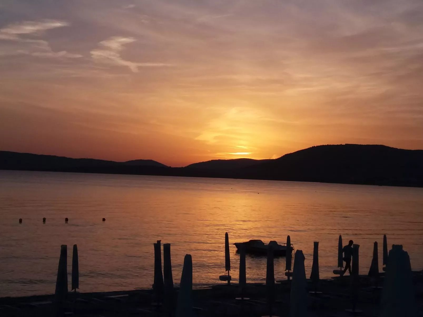 Rustikale Villa mit Steinpool-Buiten