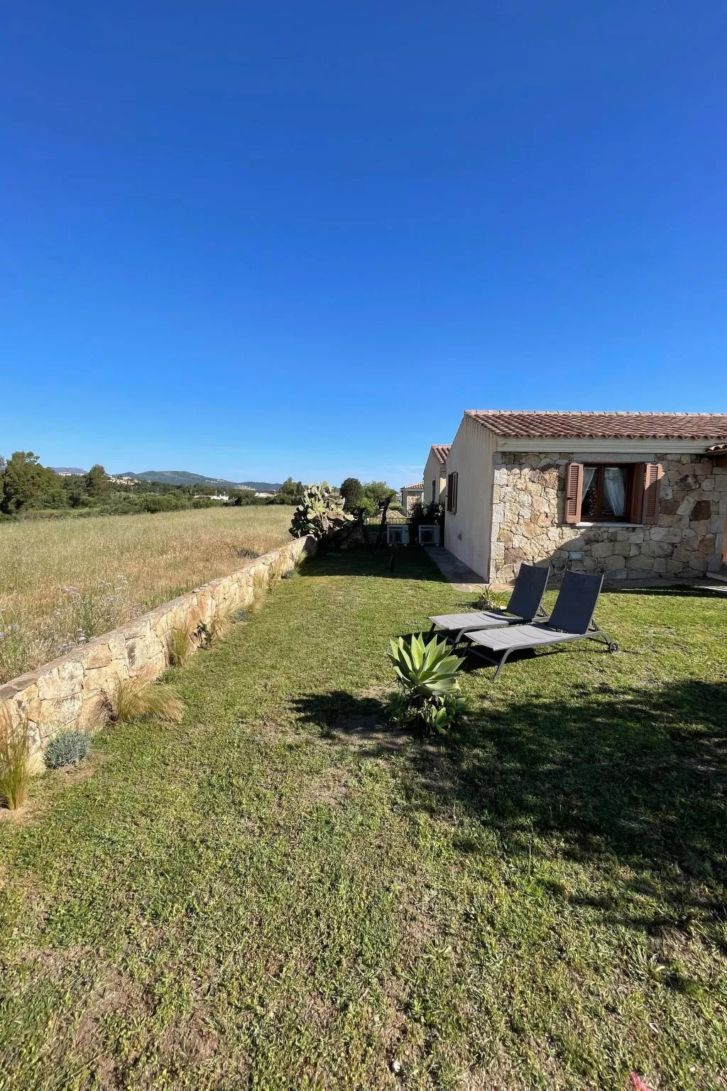 Haus 1 Kilometer vom Strand von Porto Ainu entfernt-Buiten