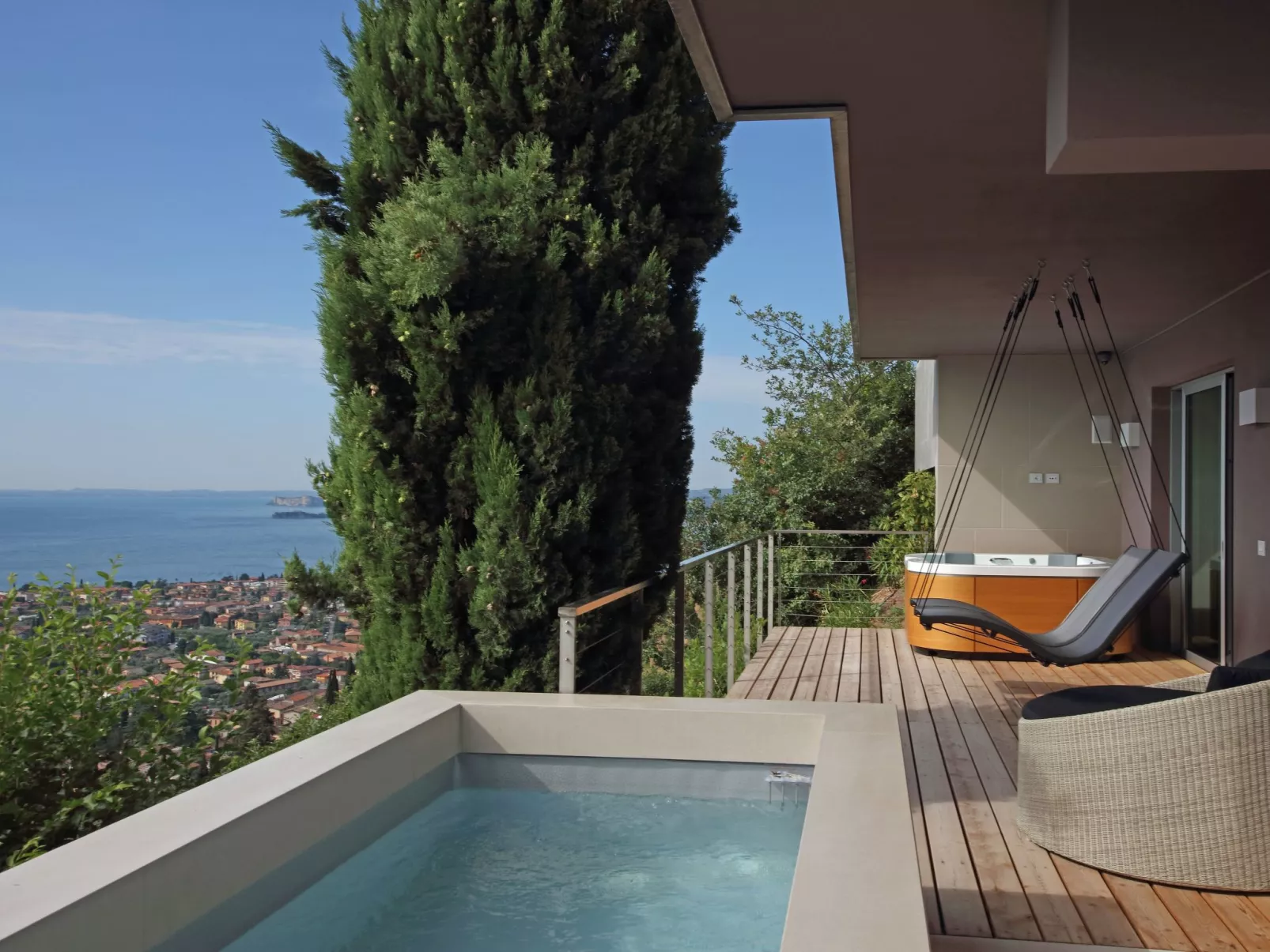 Exklusive Villa Agave mit Seeblick und privatem Pool-Buiten