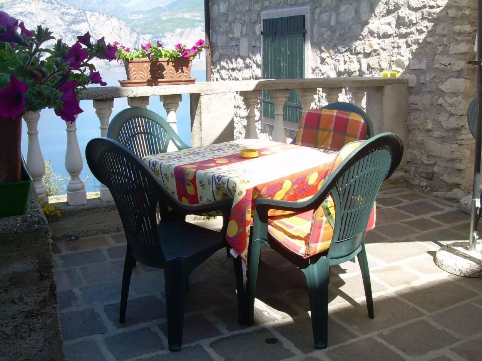 Mit Blick auf das Wasser-Buiten