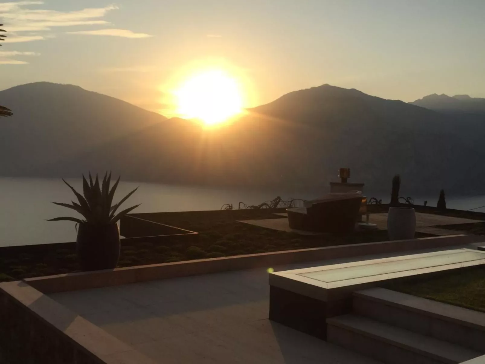 Miralago-Image-tags.info