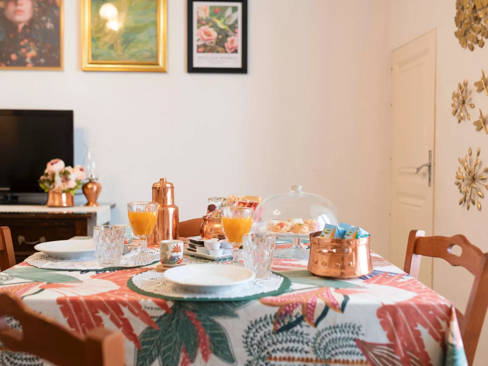 Oma Im Haus in der Mitte-Image-tags.info