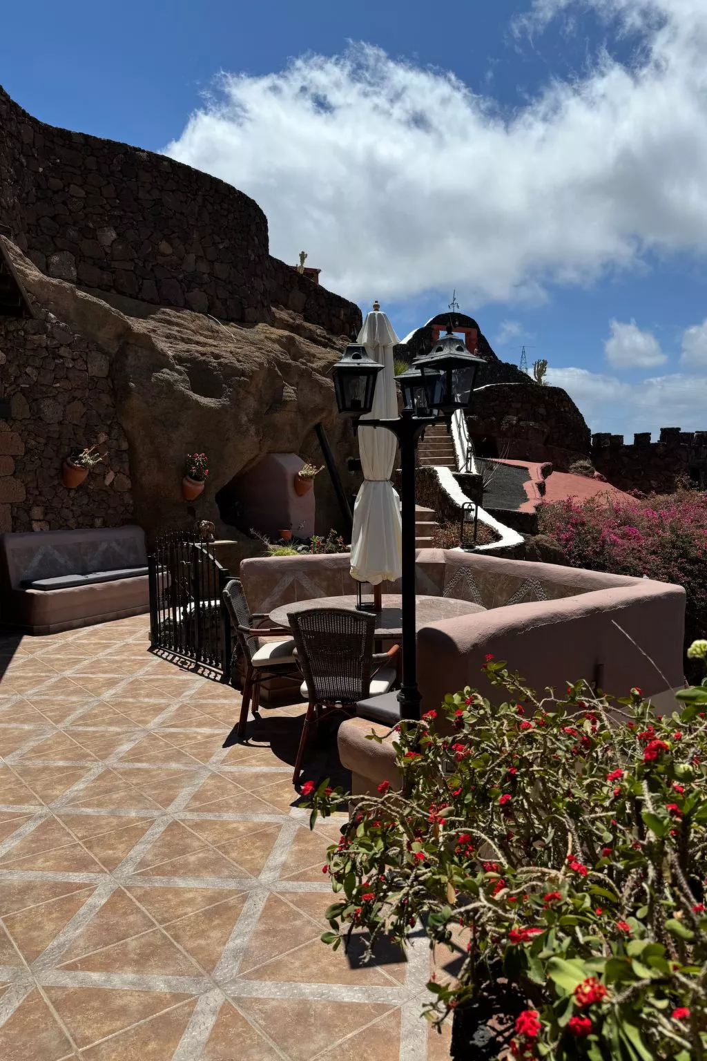 Schlafen in einer vulkanischen Höhle-Binnen