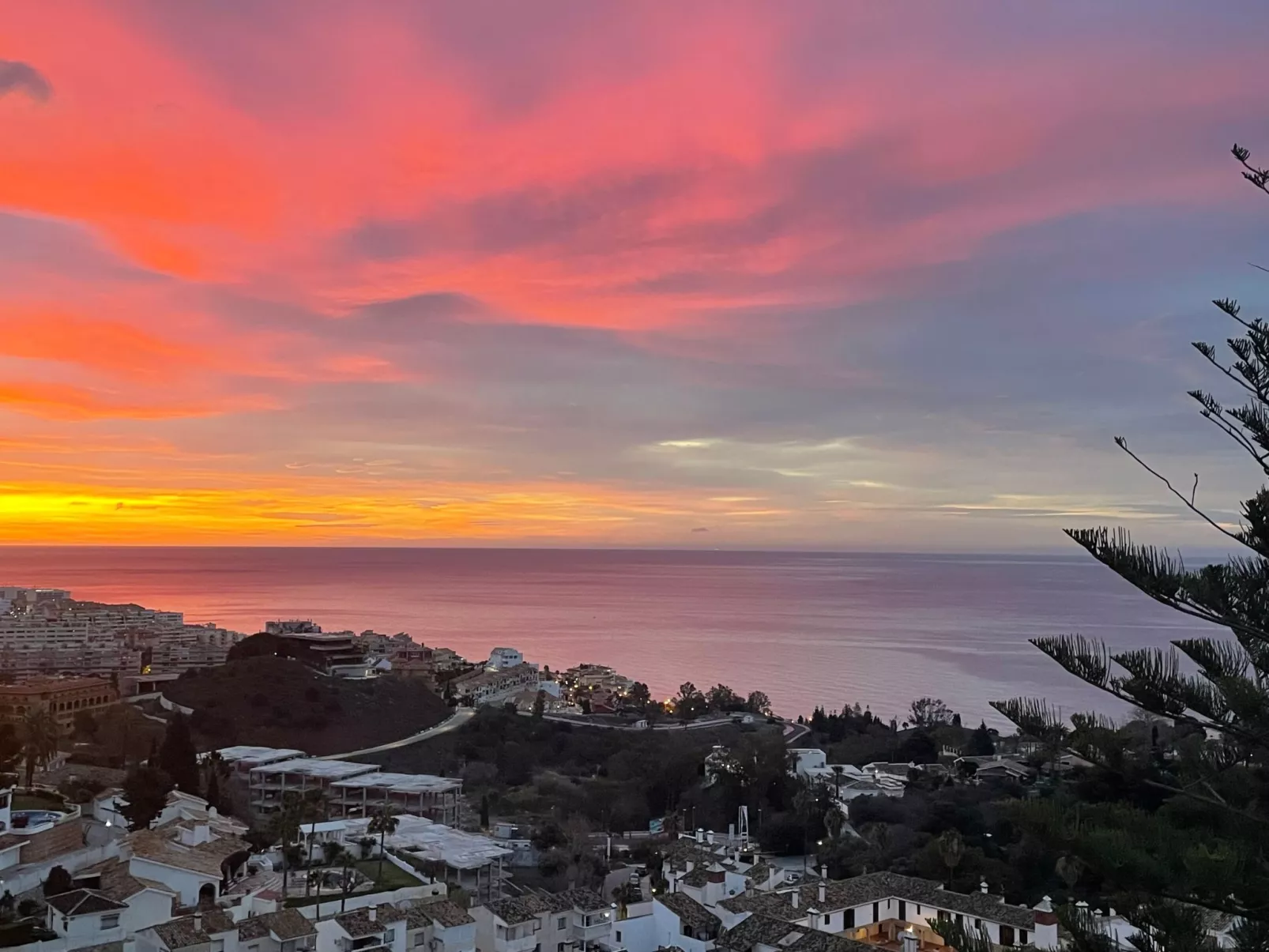 Villa Bella Vista mit Panoramablick und priv. Pool-Buiten