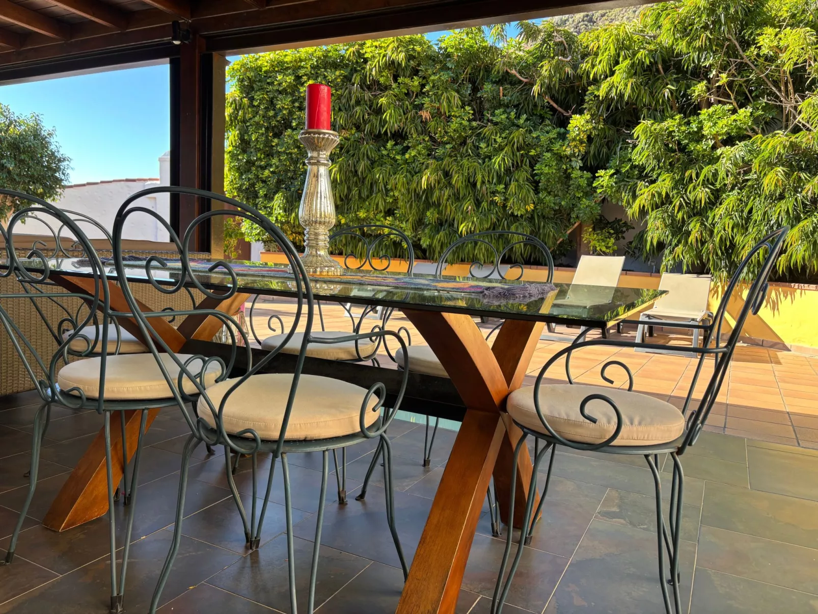 Haus mit Jacuzzi, Blick auf Berge, Meer und Ents-Image-tags.info