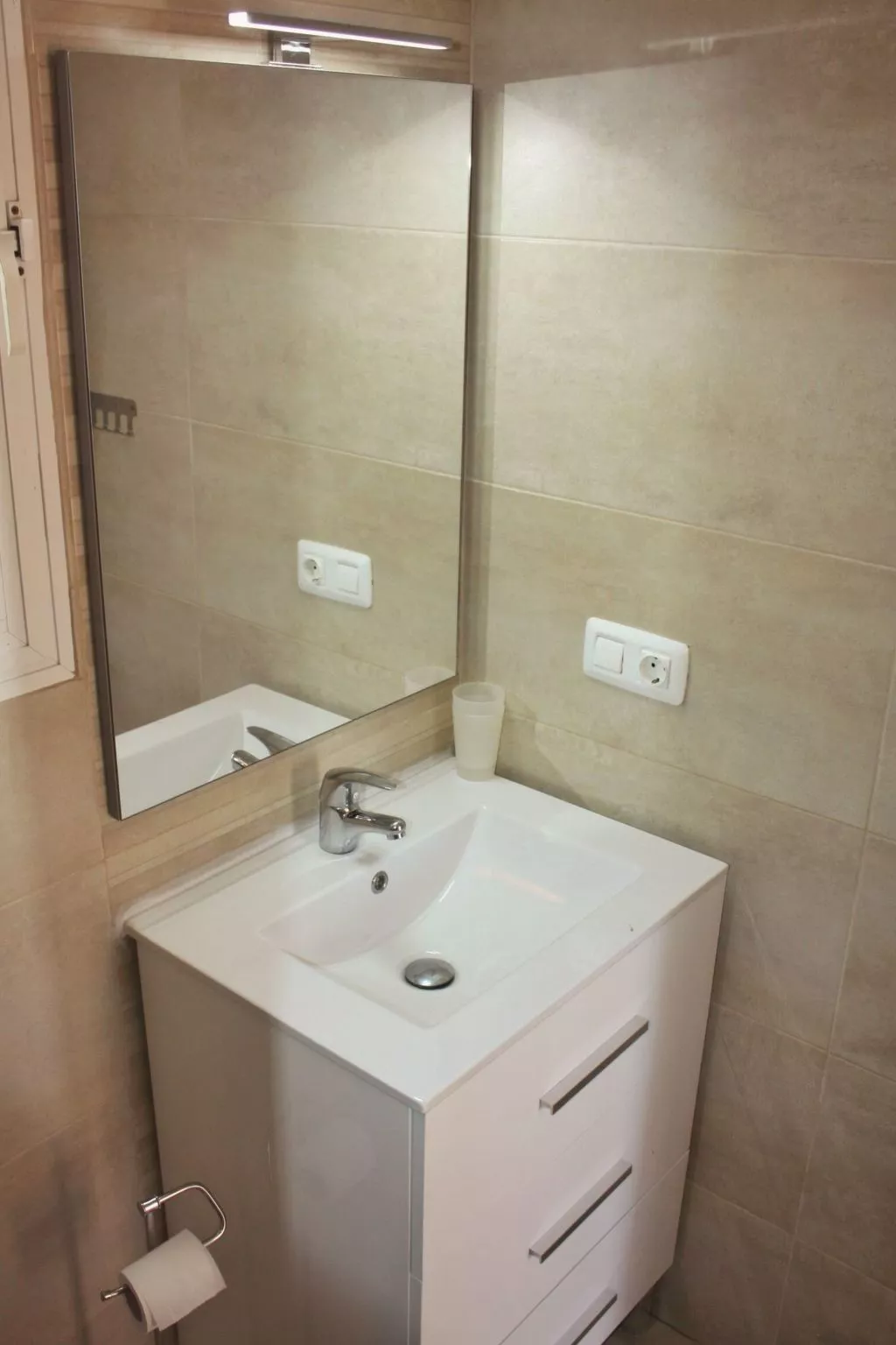 Bungalow auf einem Felsen direkt am Meer-Binnen