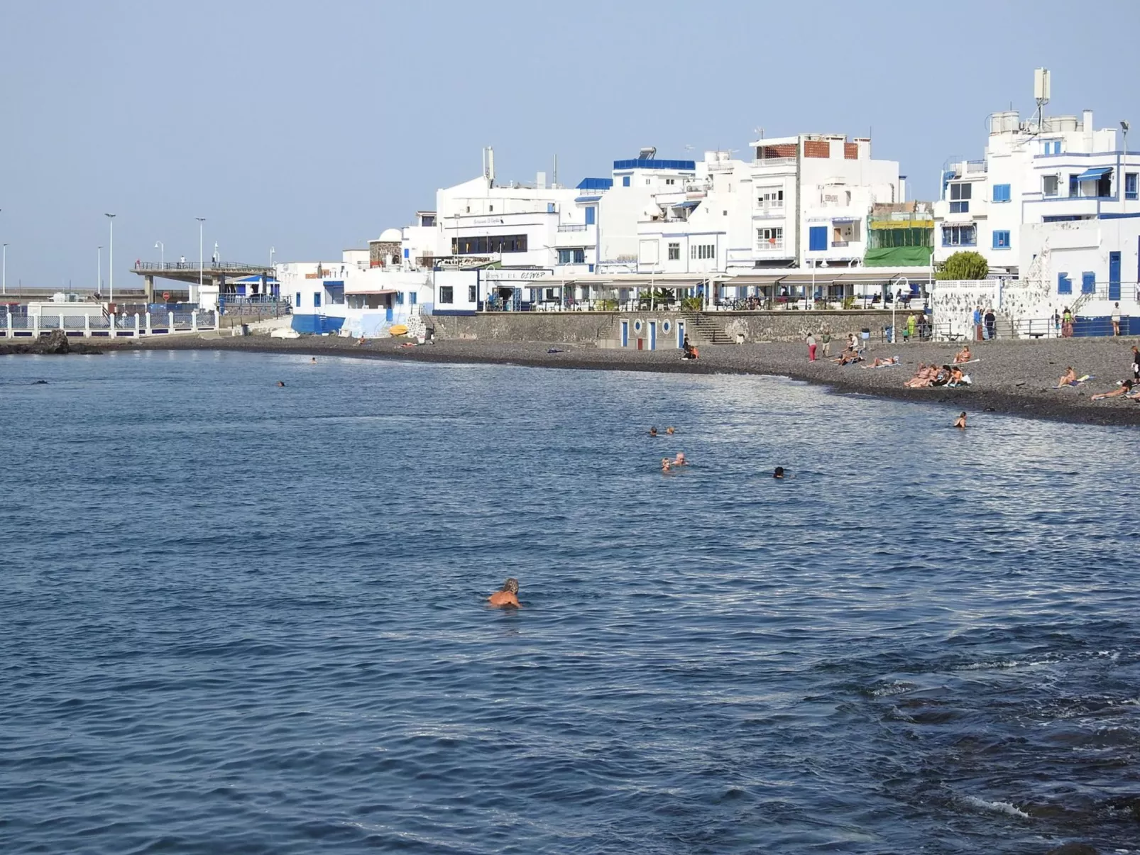 Haus mit beheiztem Schwimmbad, Berg- und Meerbli-Buiten