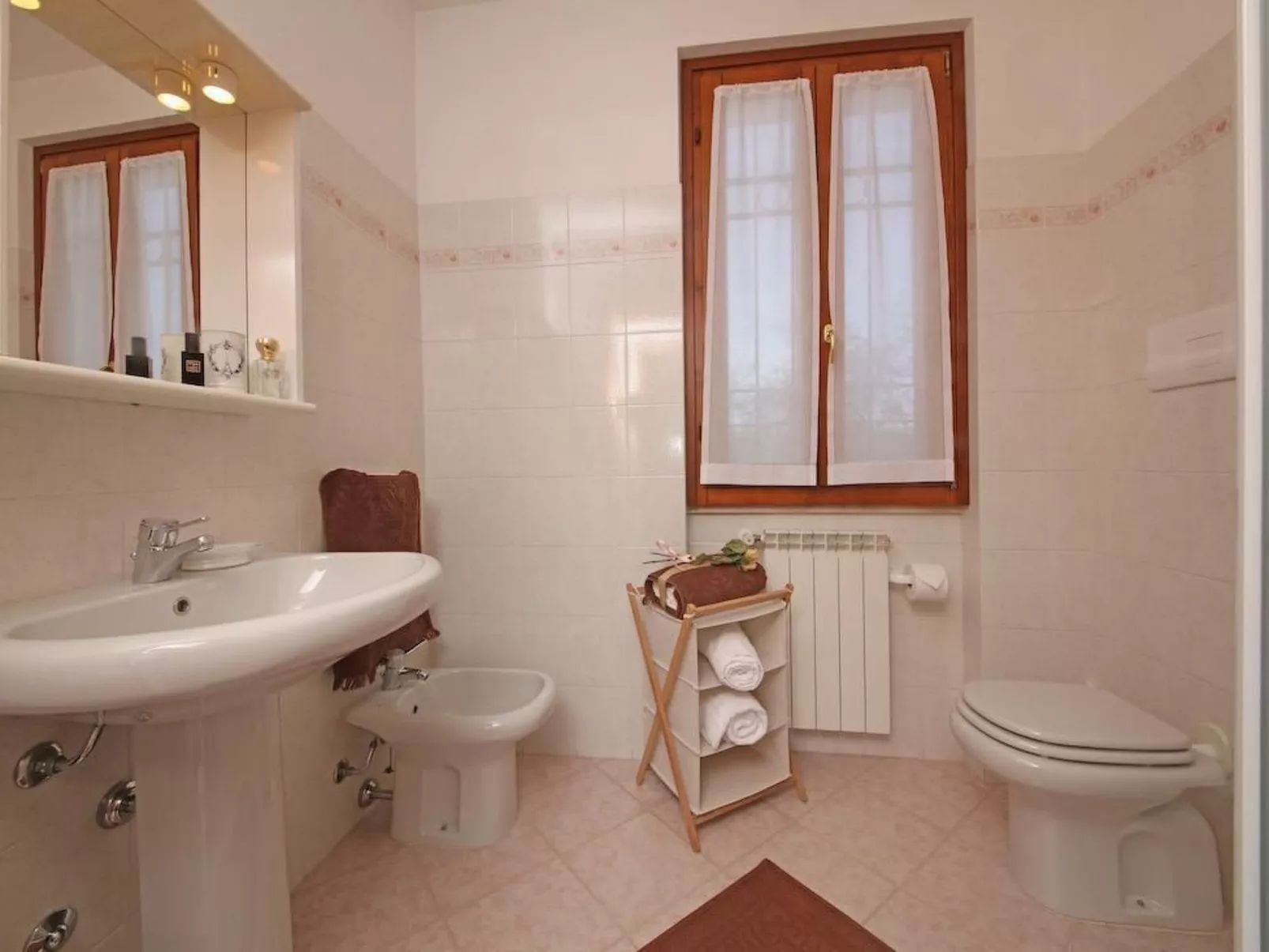 Wohnung mit Privatparkplatz und Aussicht-Binnen