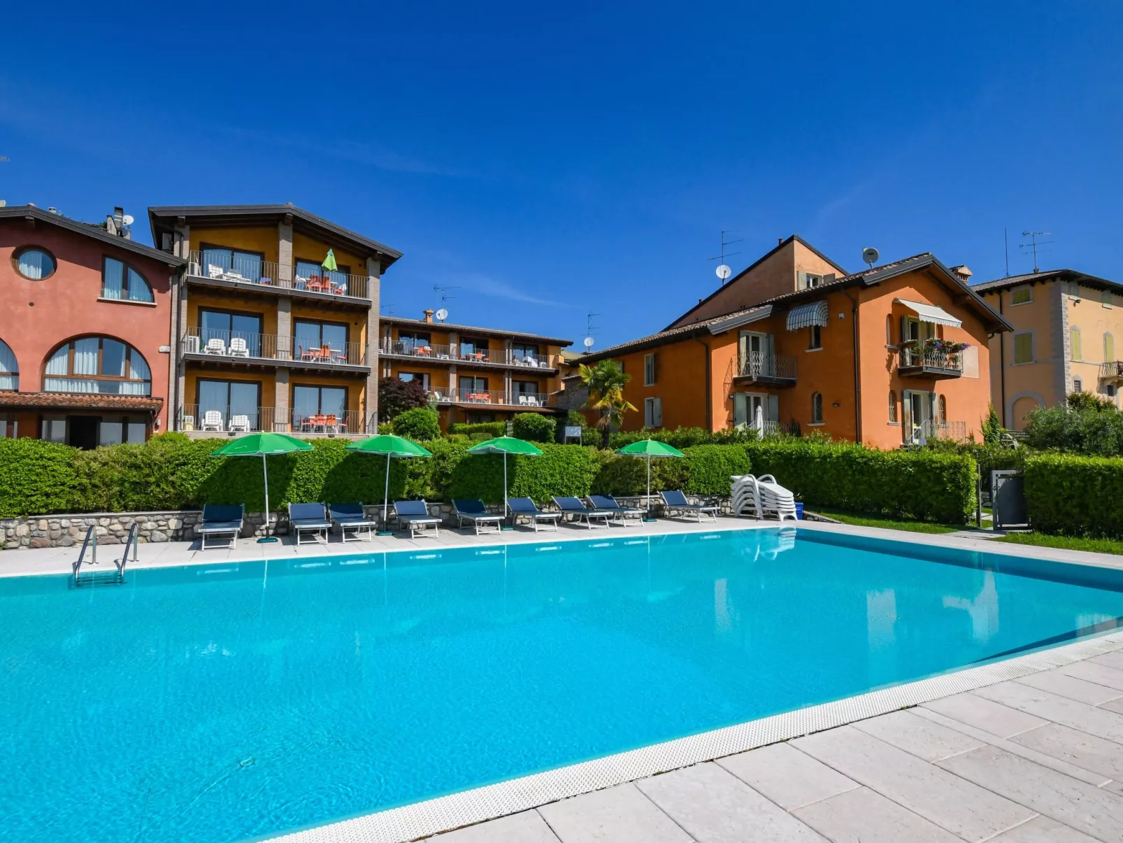 Wohnung mit Seeblick-Buiten