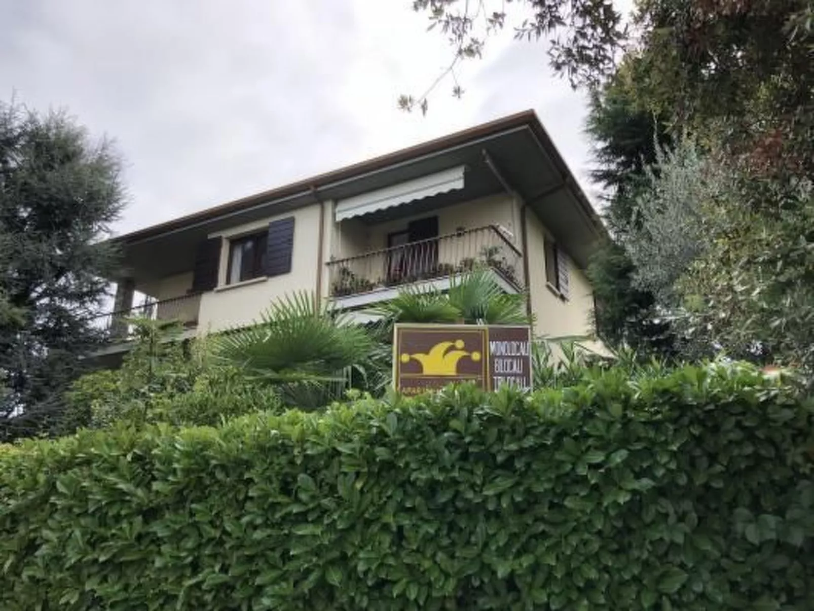 Schönes Studio-Apartment - Pool und Balkon-Buiten