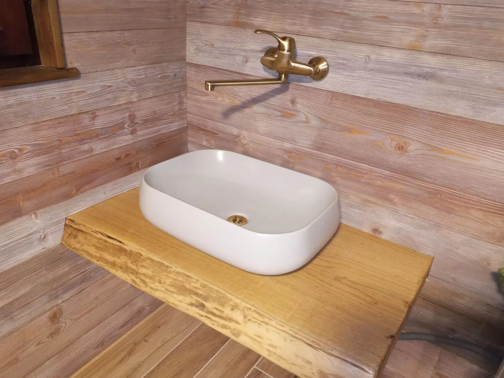 Freistehendes Haus mit eingezäuntem Privatgarten-Image-tags.info