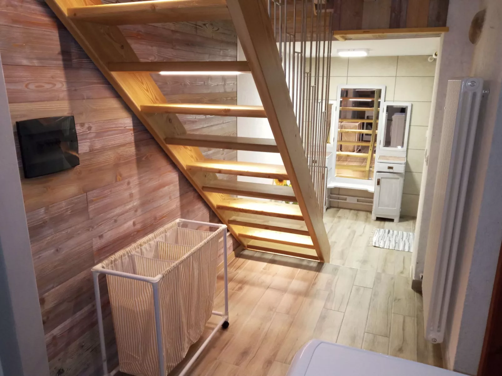 Freistehendes Haus mit eingezäuntem Privatgarten-Binnen