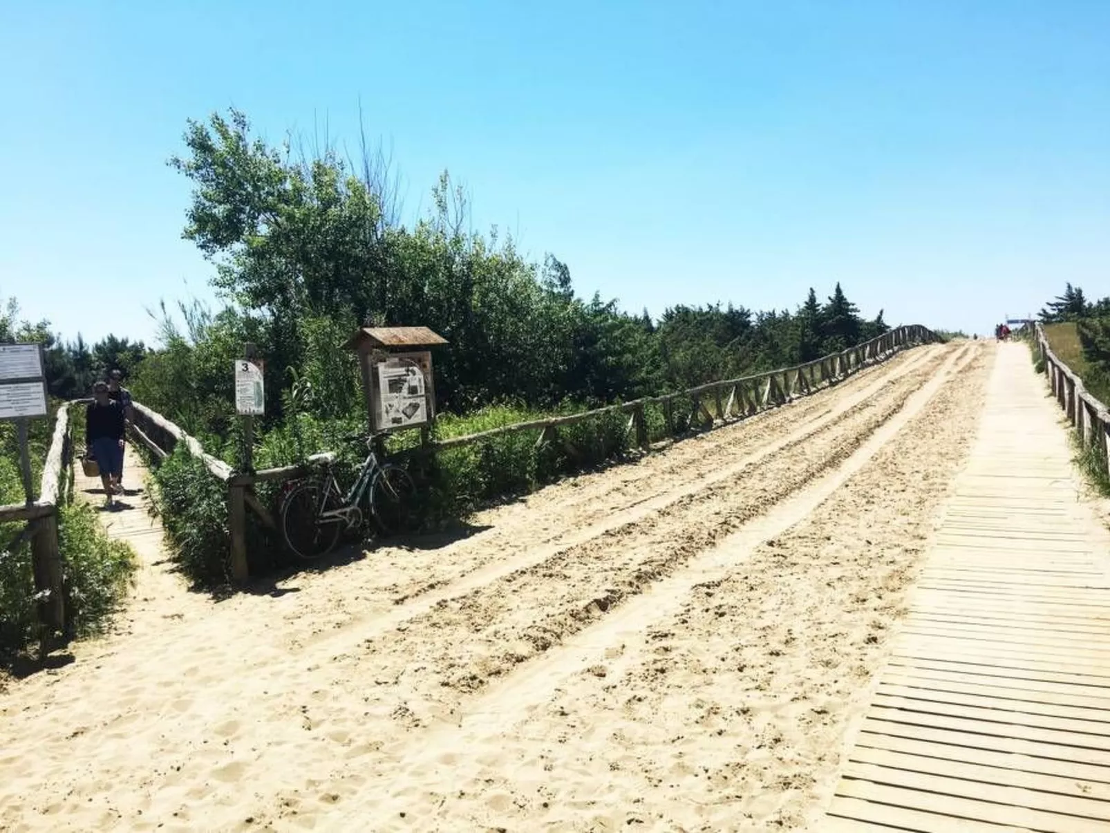 Mobilheim auf einem Campingplatz in der Nähe des Meeres und Pisa-Buiten