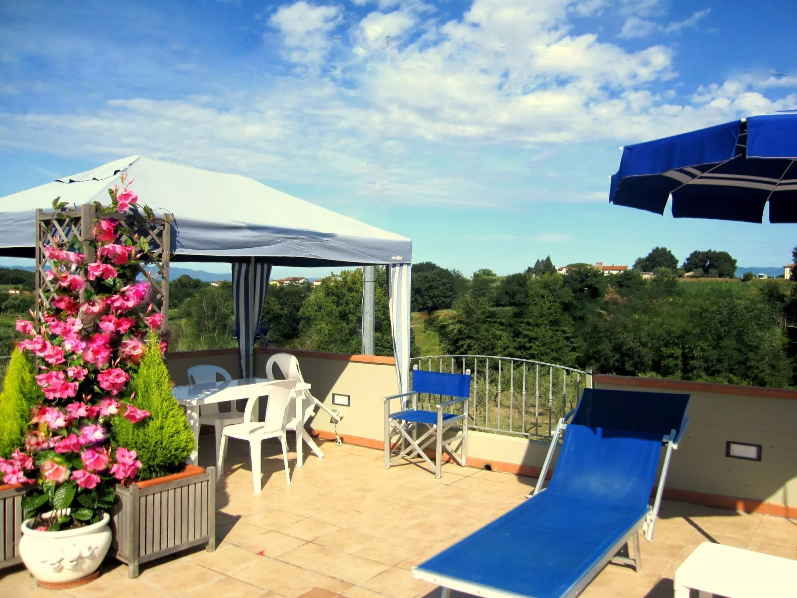 Anwesen mit Gemeinschaftspool-Buiten