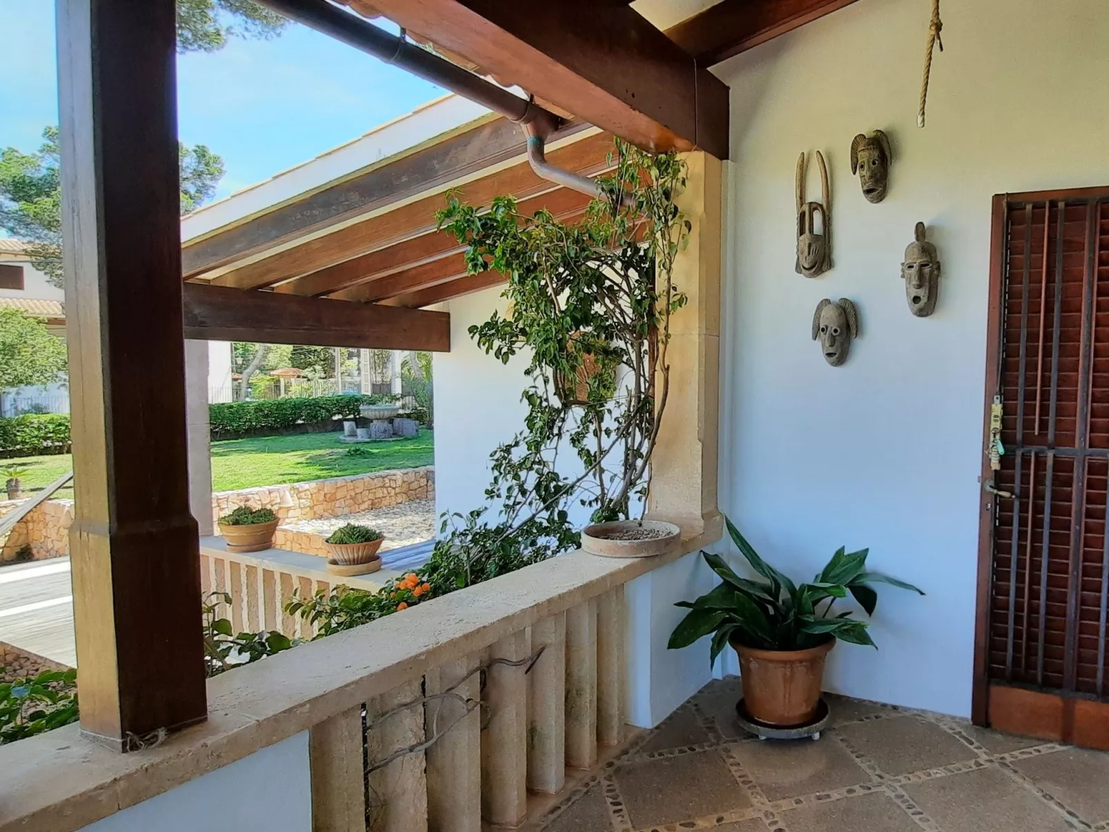 Charmante Familienvilla am Meer von Son Veri-Image-tags.info