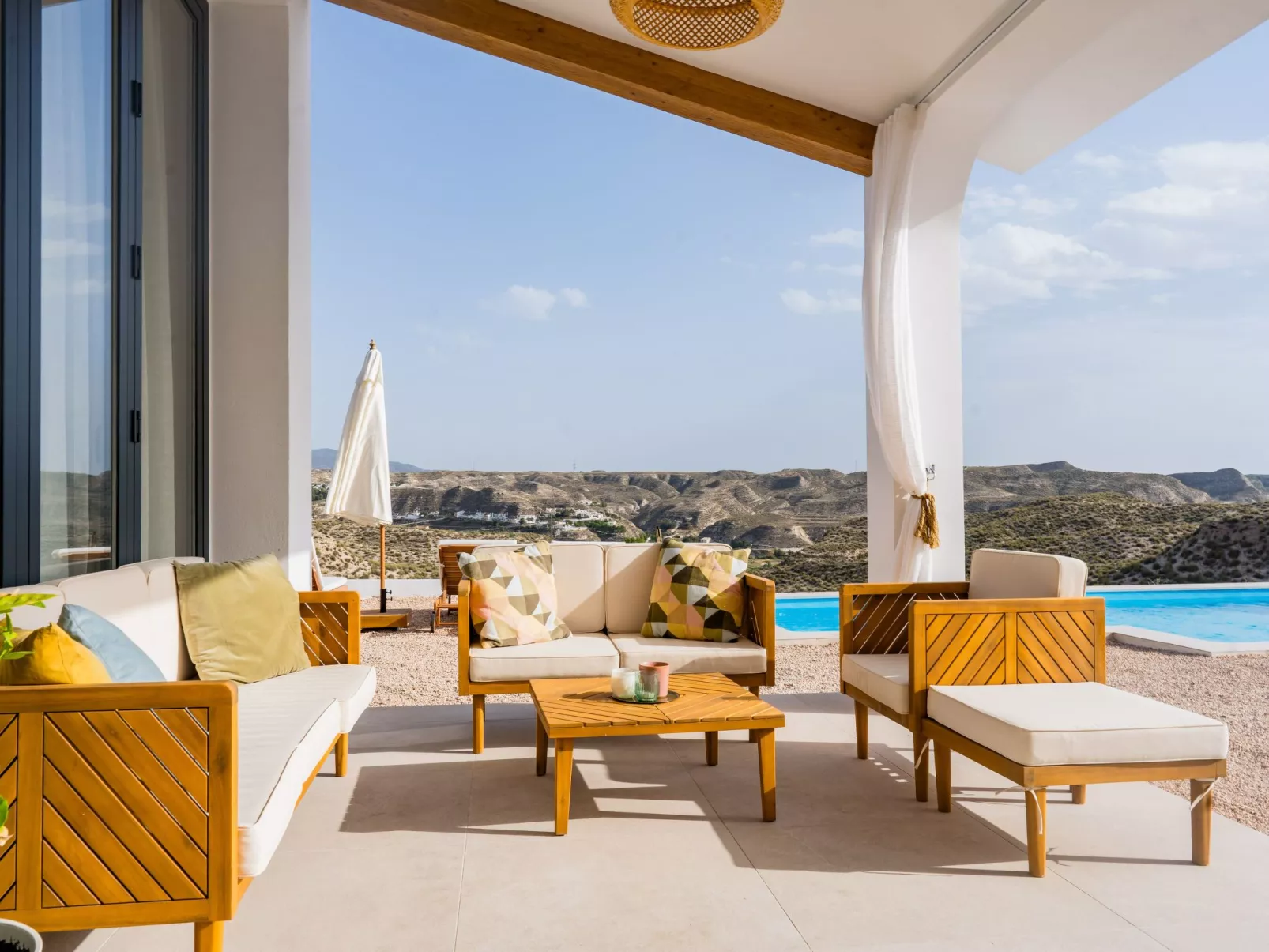 Luxuriöse Finca mit Pool, Spa und spektakulärer Aussicht-Binnen