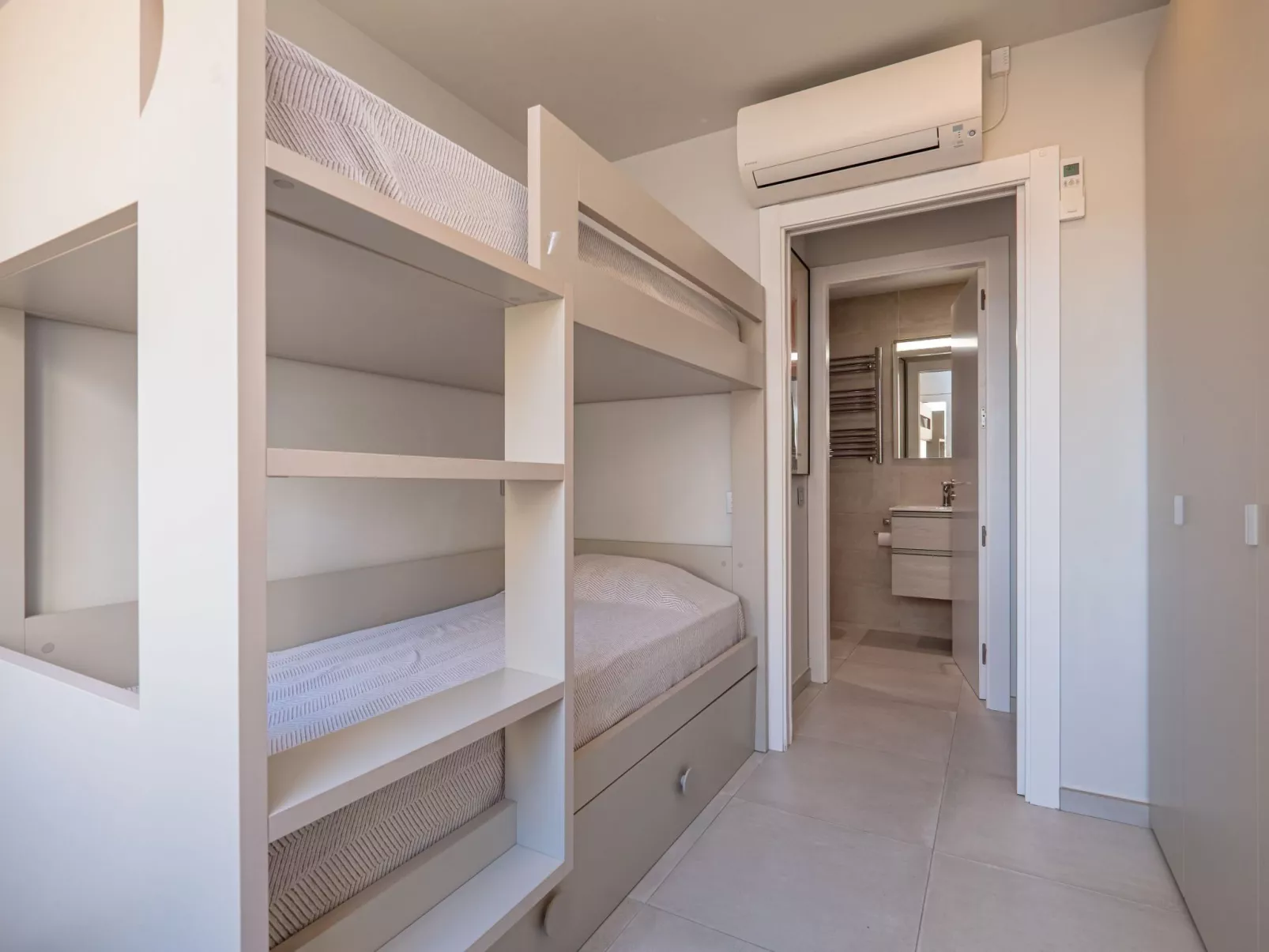 Costabravaforrent Marina, schöne Wohnung in erster Meereslinie-Binnen