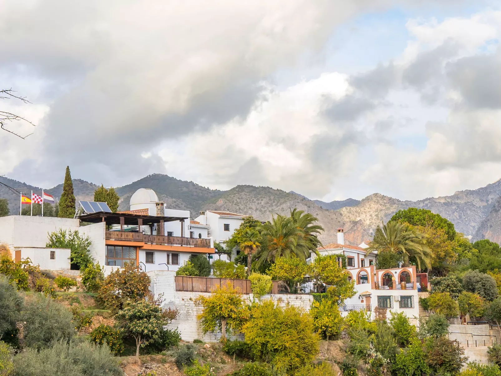 Hütte mit Terrasse-Buiten