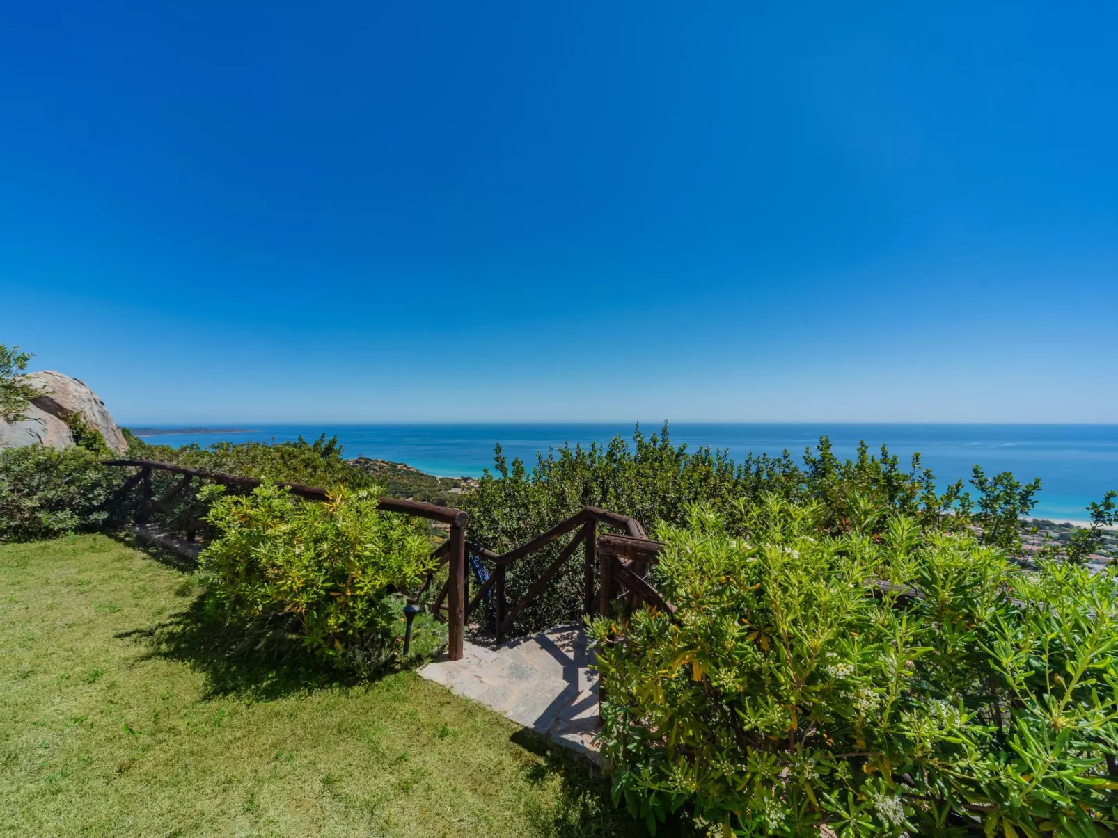 Moderne Villa mit atemberaubendem Blick auf die Küste-Buiten