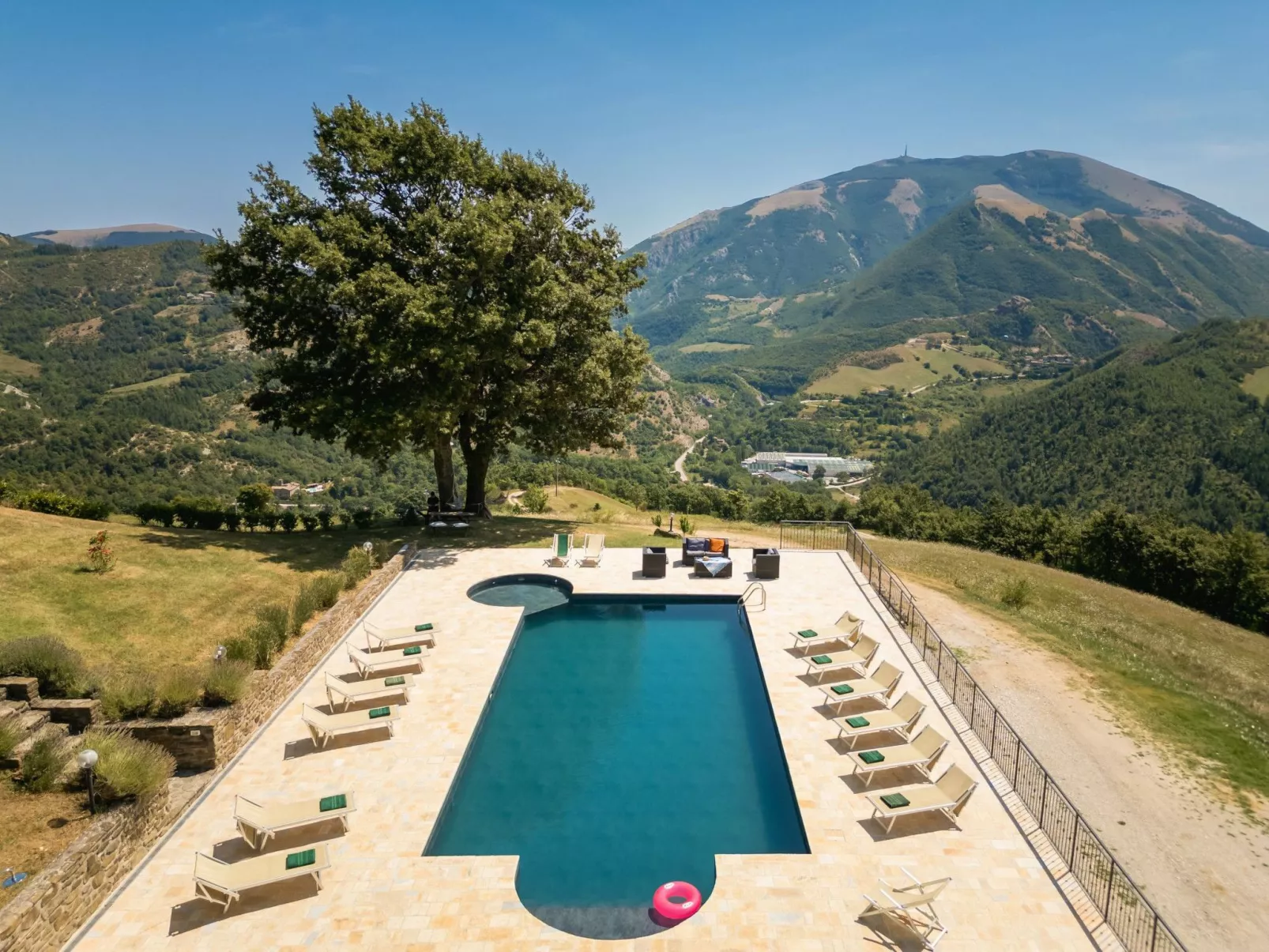 Ca Quattrocchi, Marcheholiday-Buiten