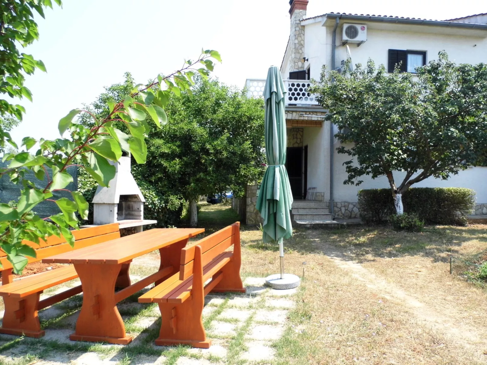 Schöne, gemütliche Ferienwohnung "Mira B" mit Garten-Buiten