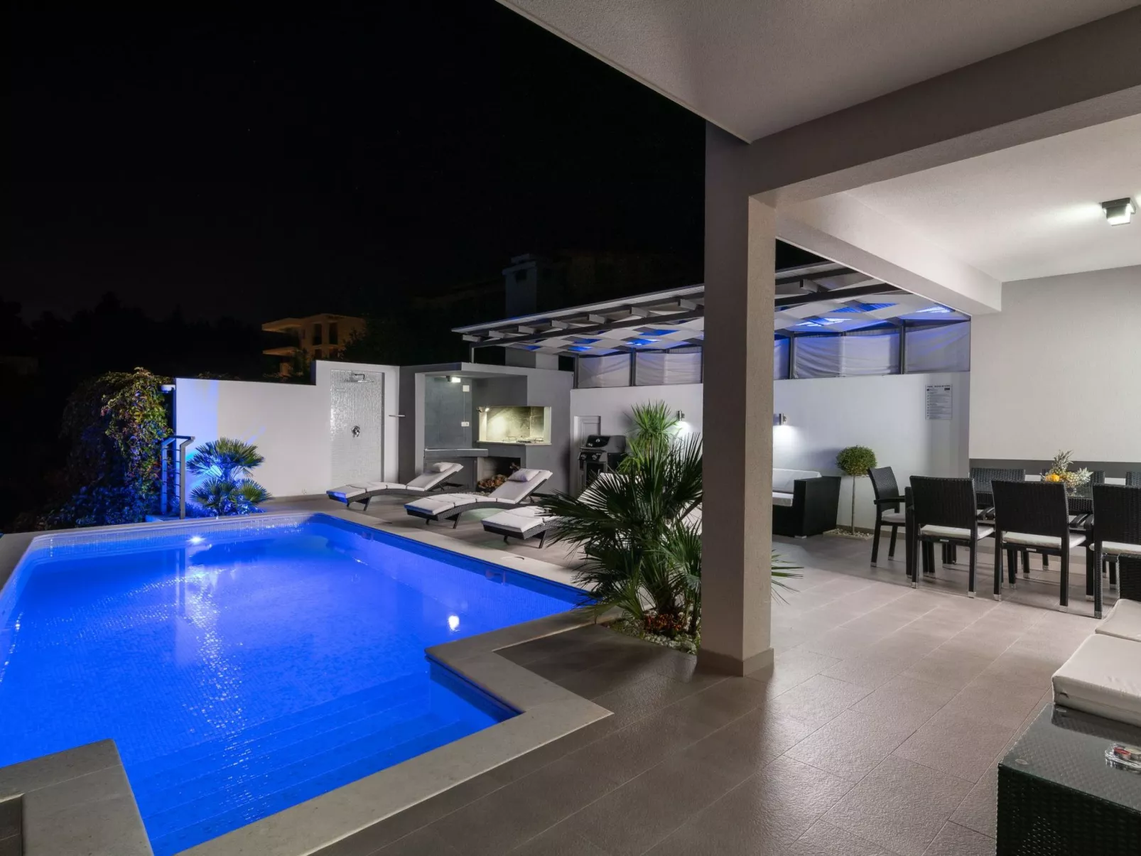 "Villa Palladium" mit Whirlpool-Buiten