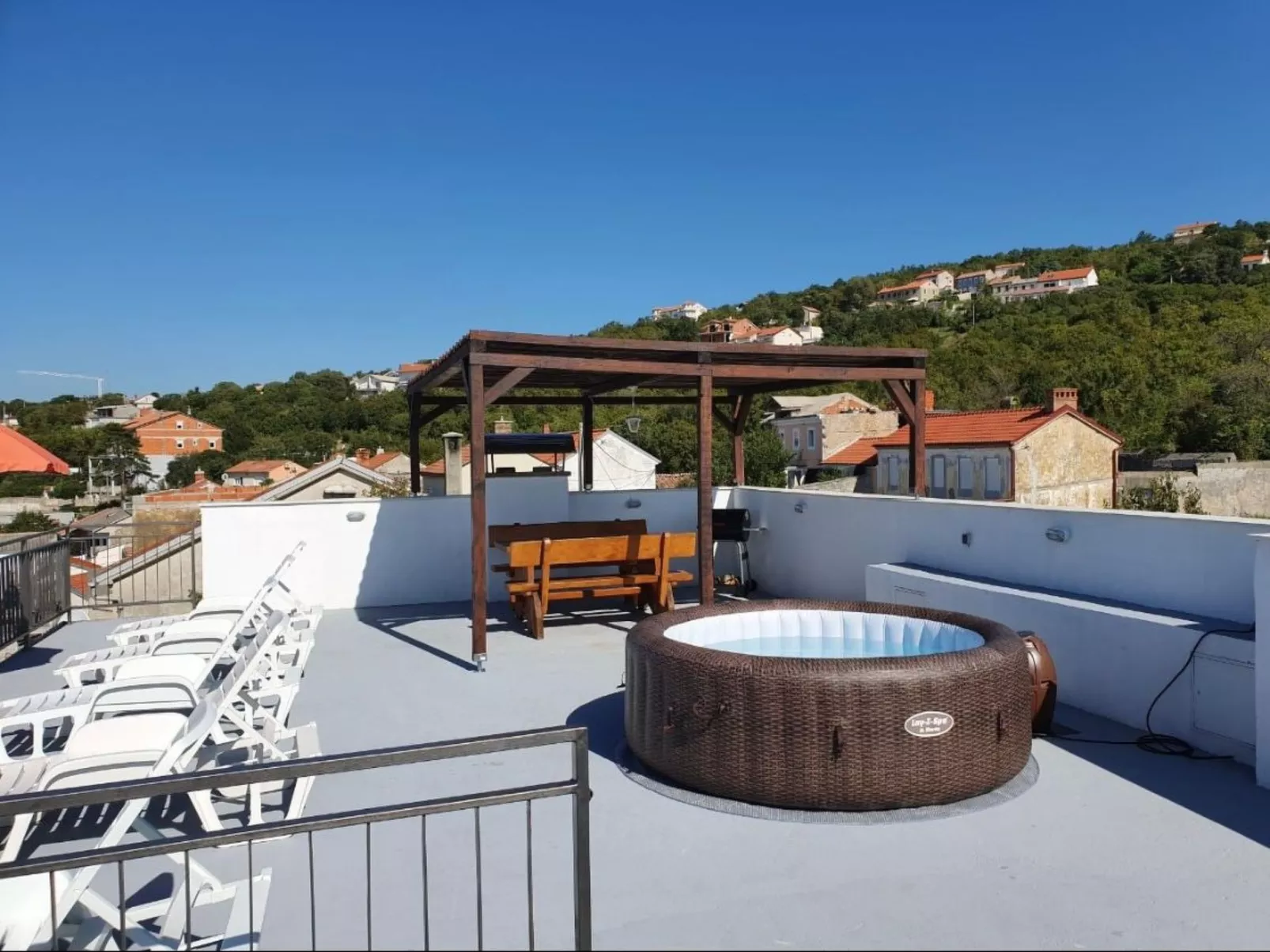 Appartement mit Jacuzzi und Meerblick