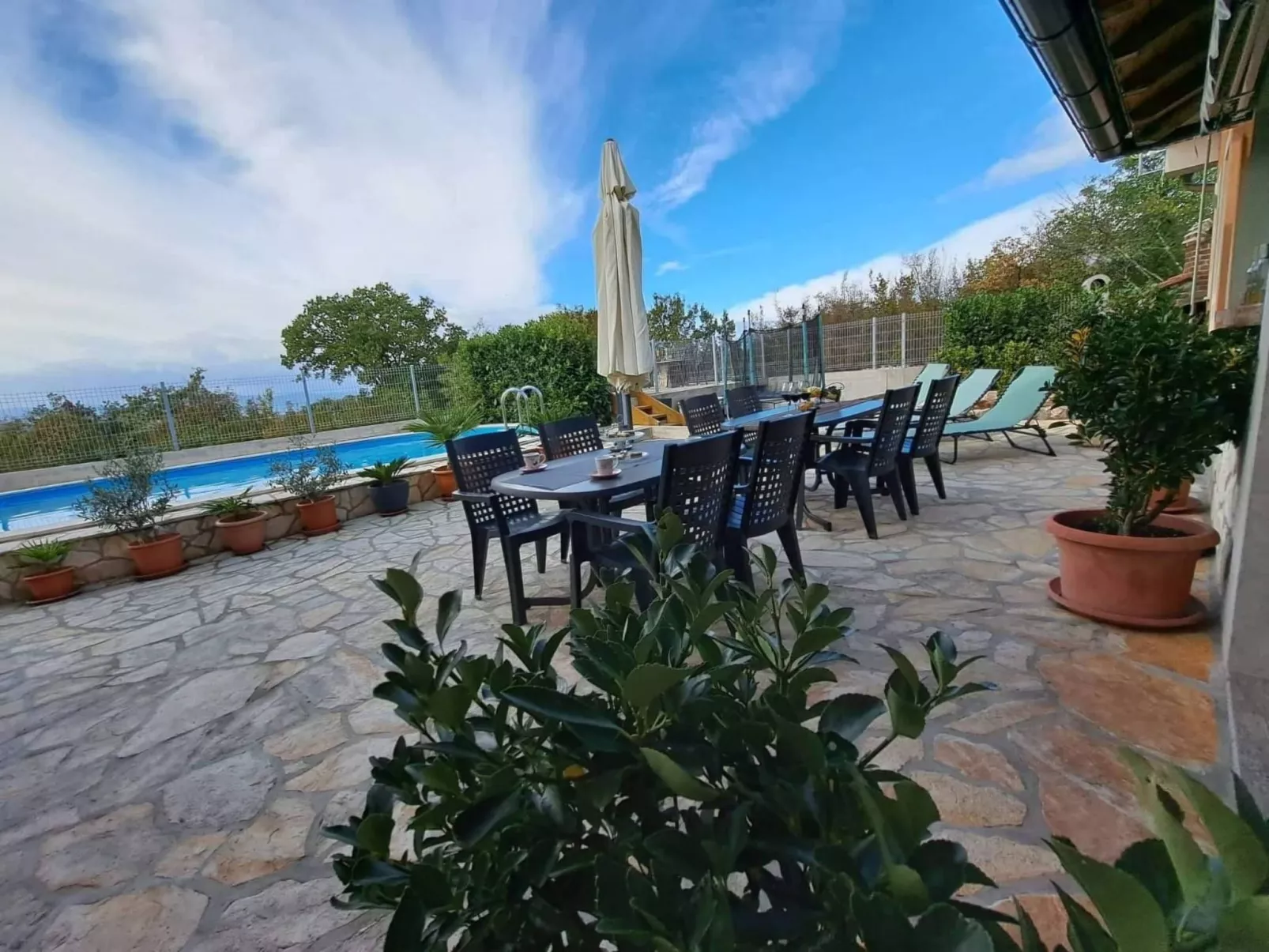 "Nette App in der Nähe des Pools"-Buiten