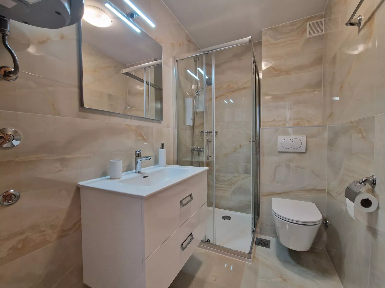 Modern eingerichtete Apartment ideal für junge Paaren im Zentrum von Baska-Binnen