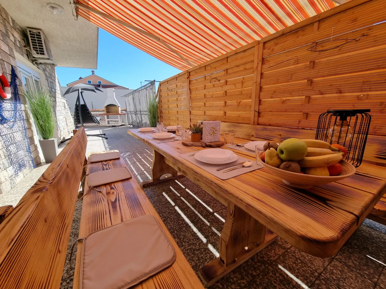 Wohnung mit Terrasse und Grill in Strandnähe-Buiten