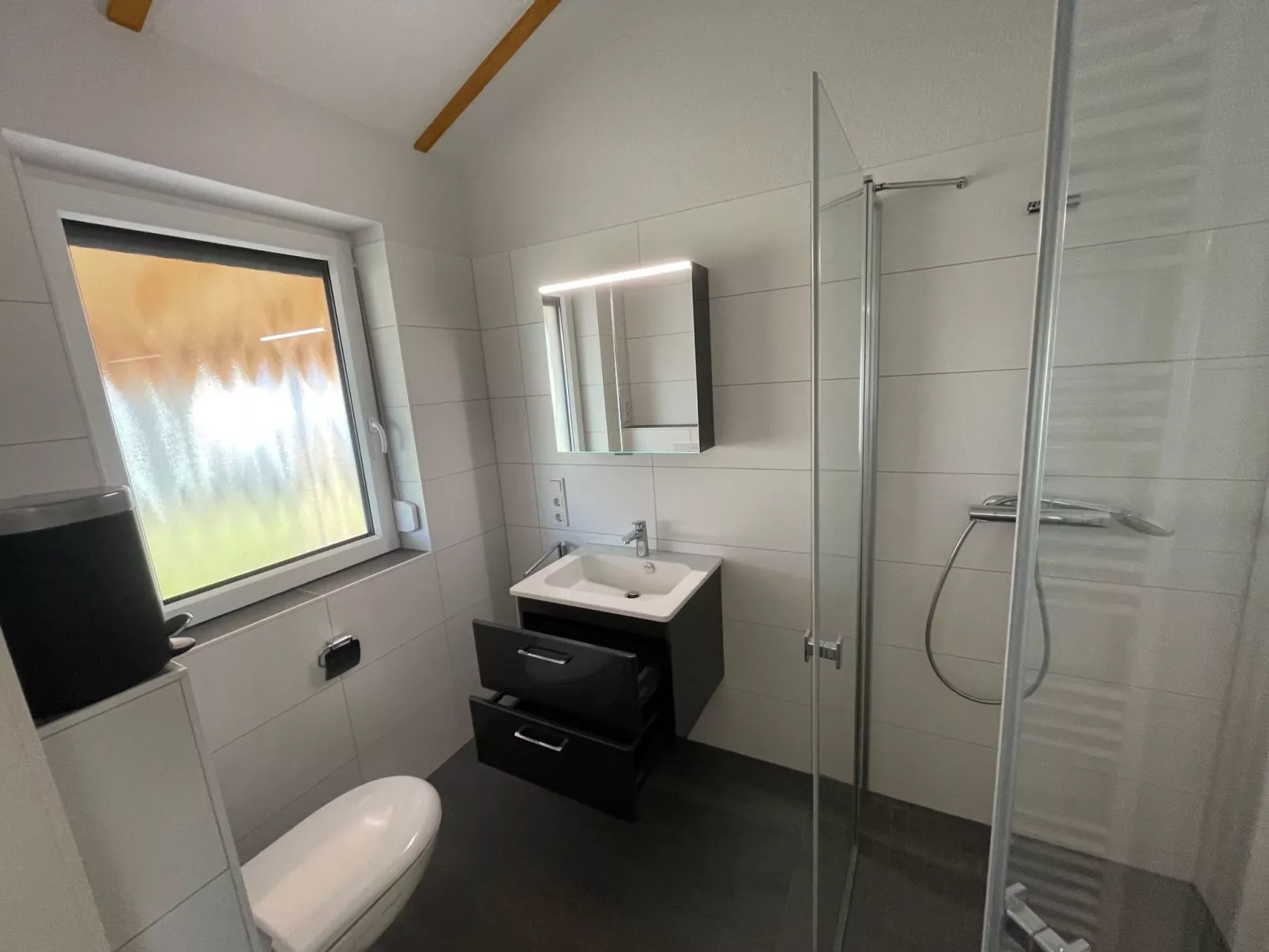 G6 Freistehendes Haus mit Garten und Wallbox-Binnen