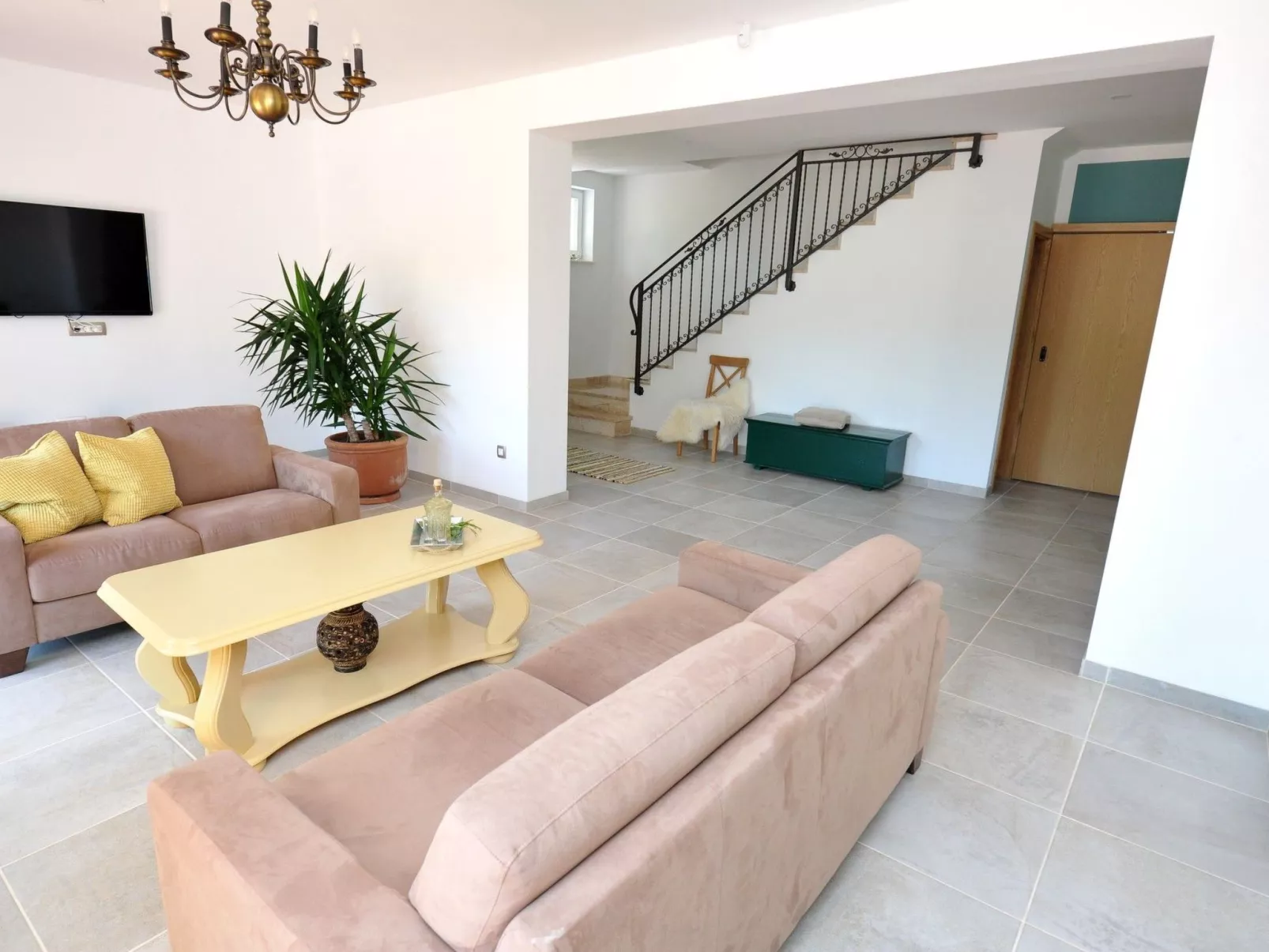 Alleinstehendes Ferienhaus mit Swimmingpool-Binnen